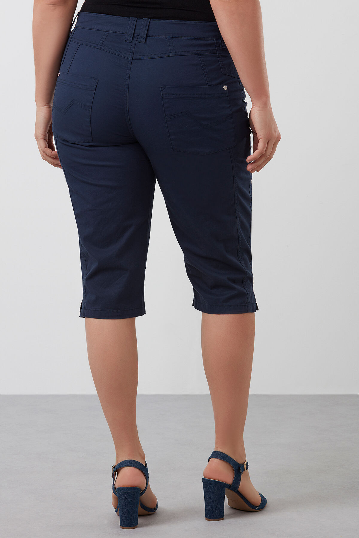 Pantal&oacute;n pirata de algod&oacute;n image number 3