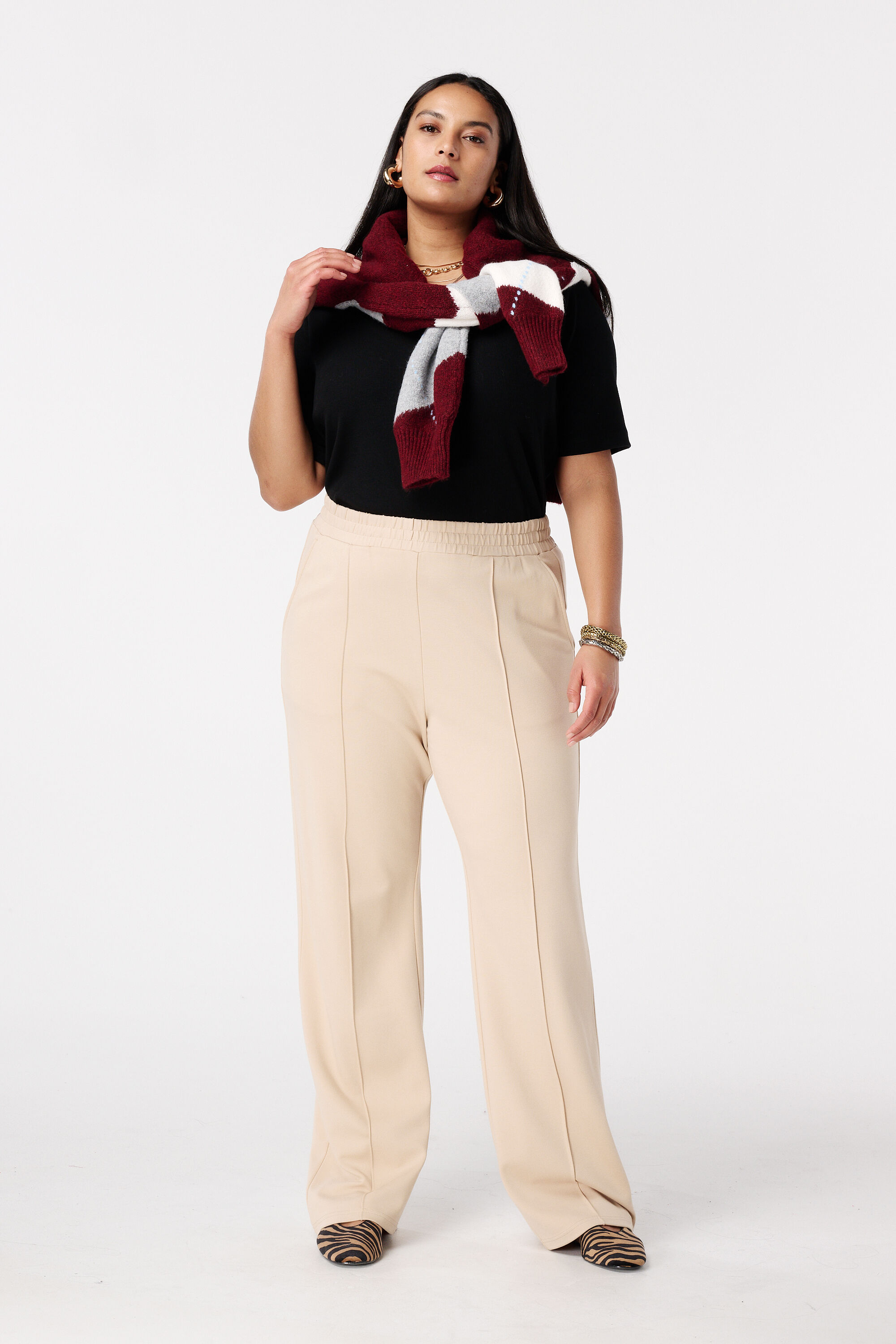 Top de canal&eacute; con escote en V image number 5