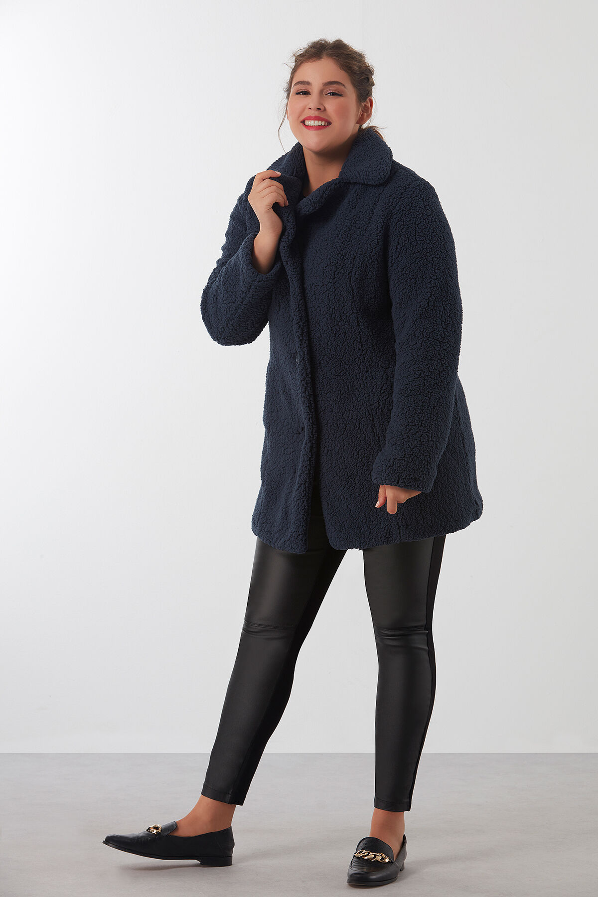 Abrigo de peluche image number 5