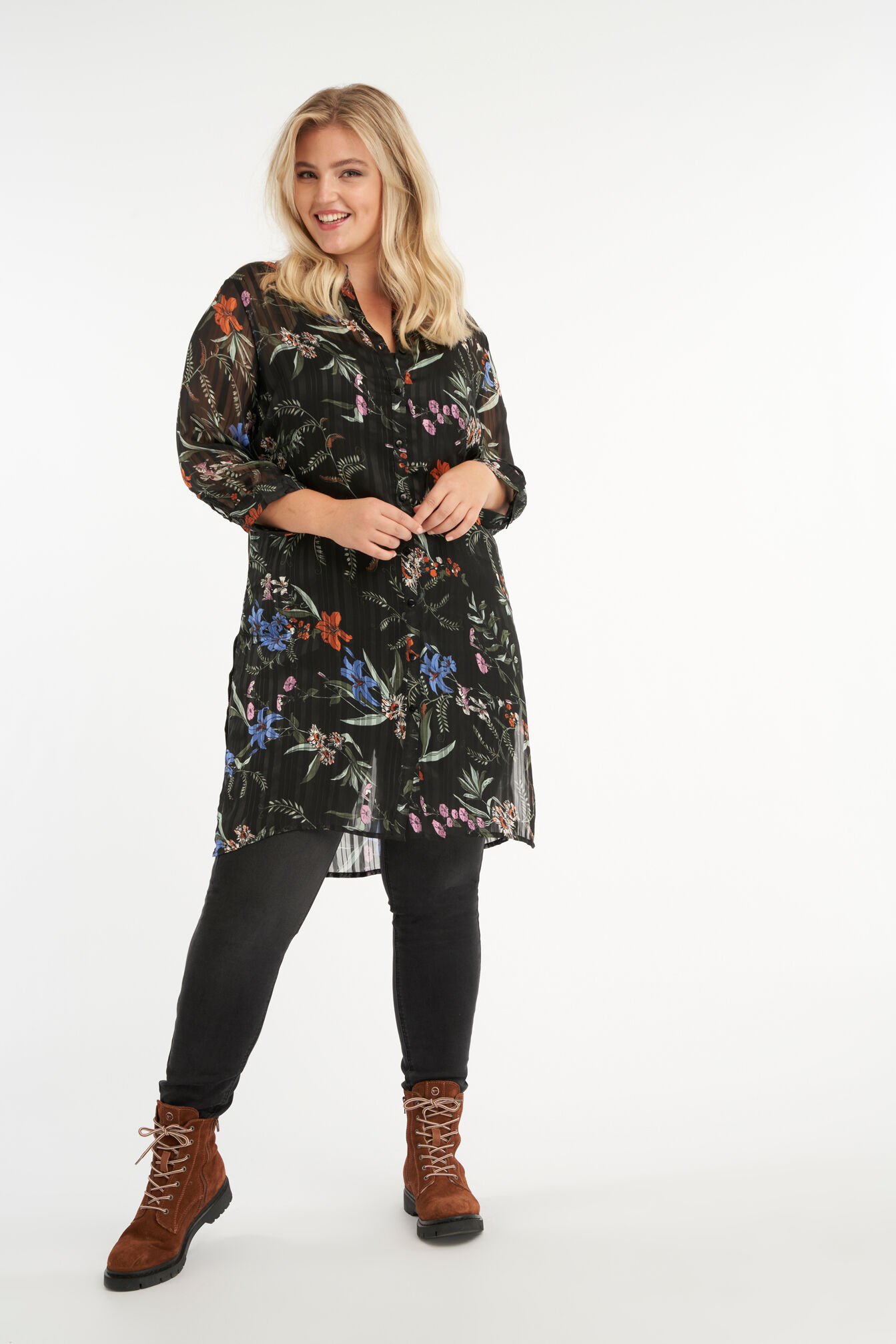 Blusa larga con estampado image number 5