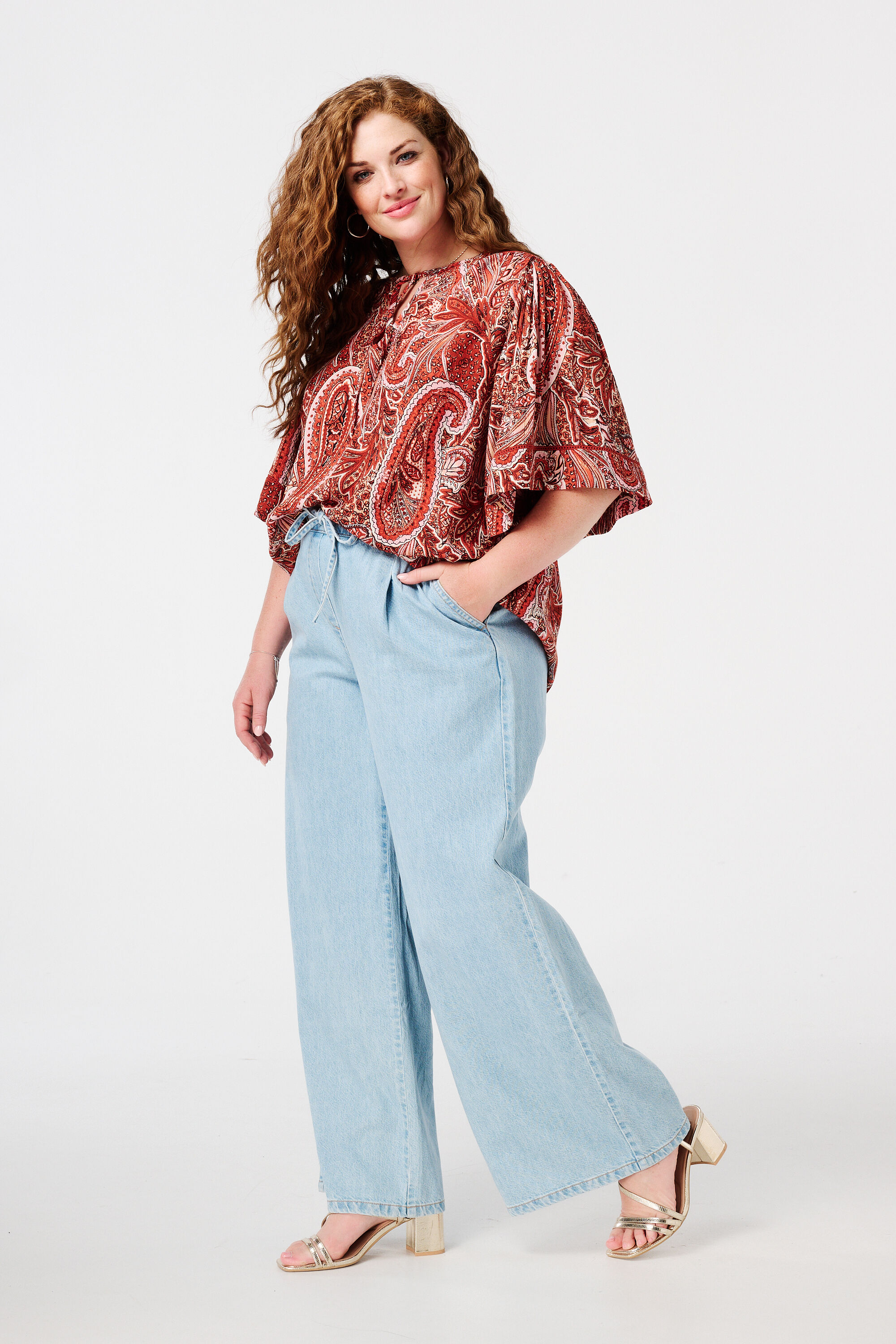 Blusa con estampado y detalle de lazo image number 5