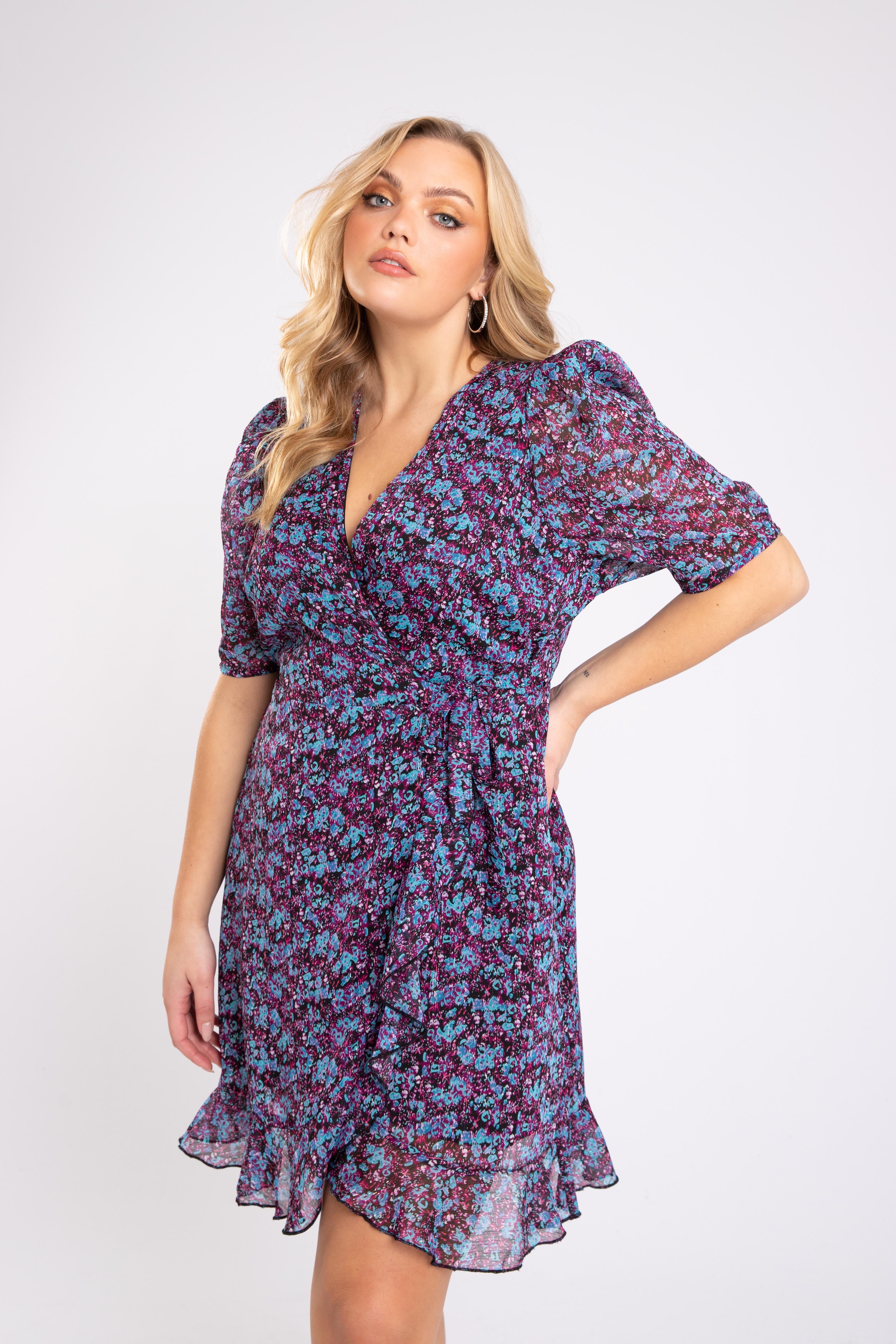 Vestido cruzado con estampado image number 7