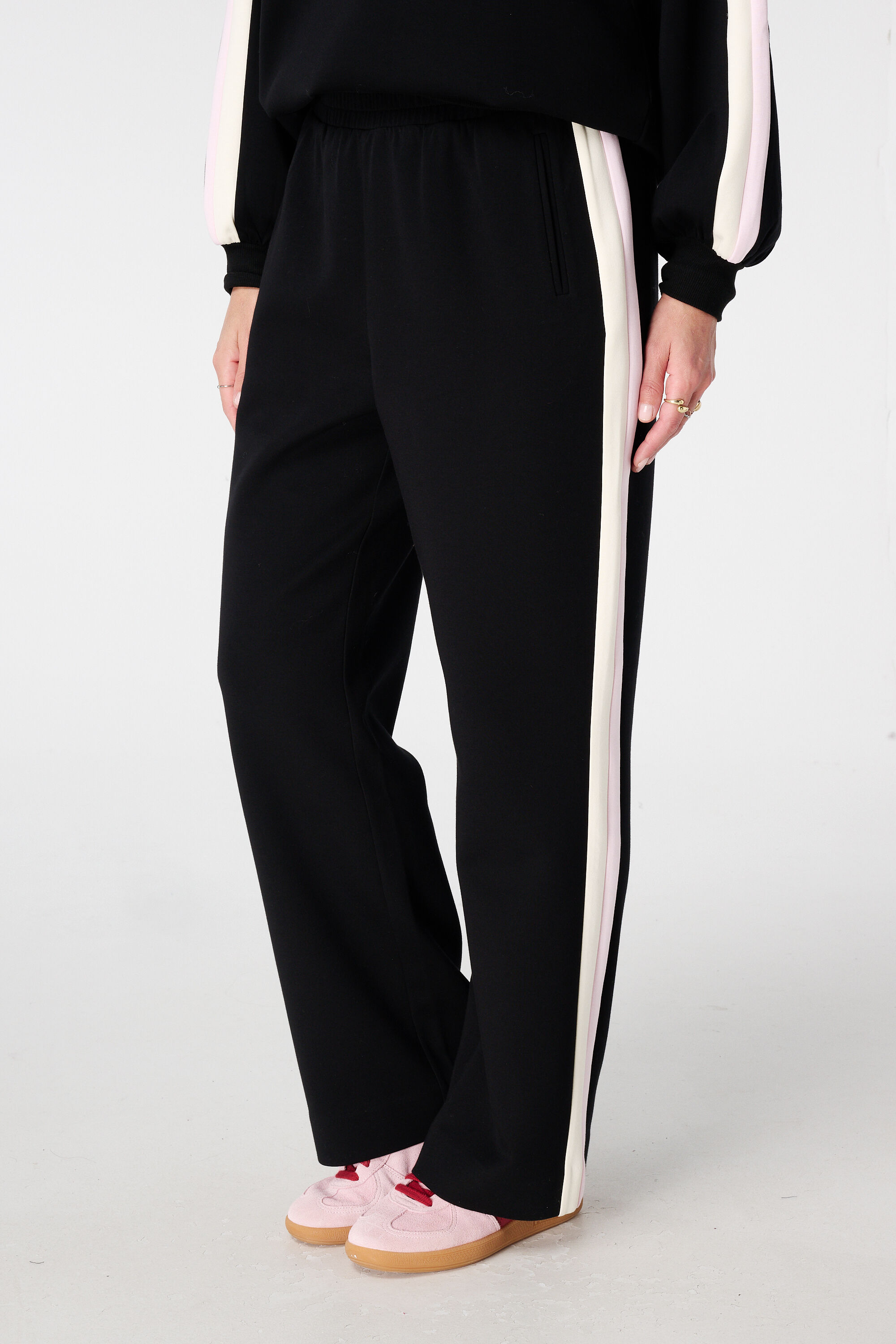 Pantalones con raya lateral image number 5