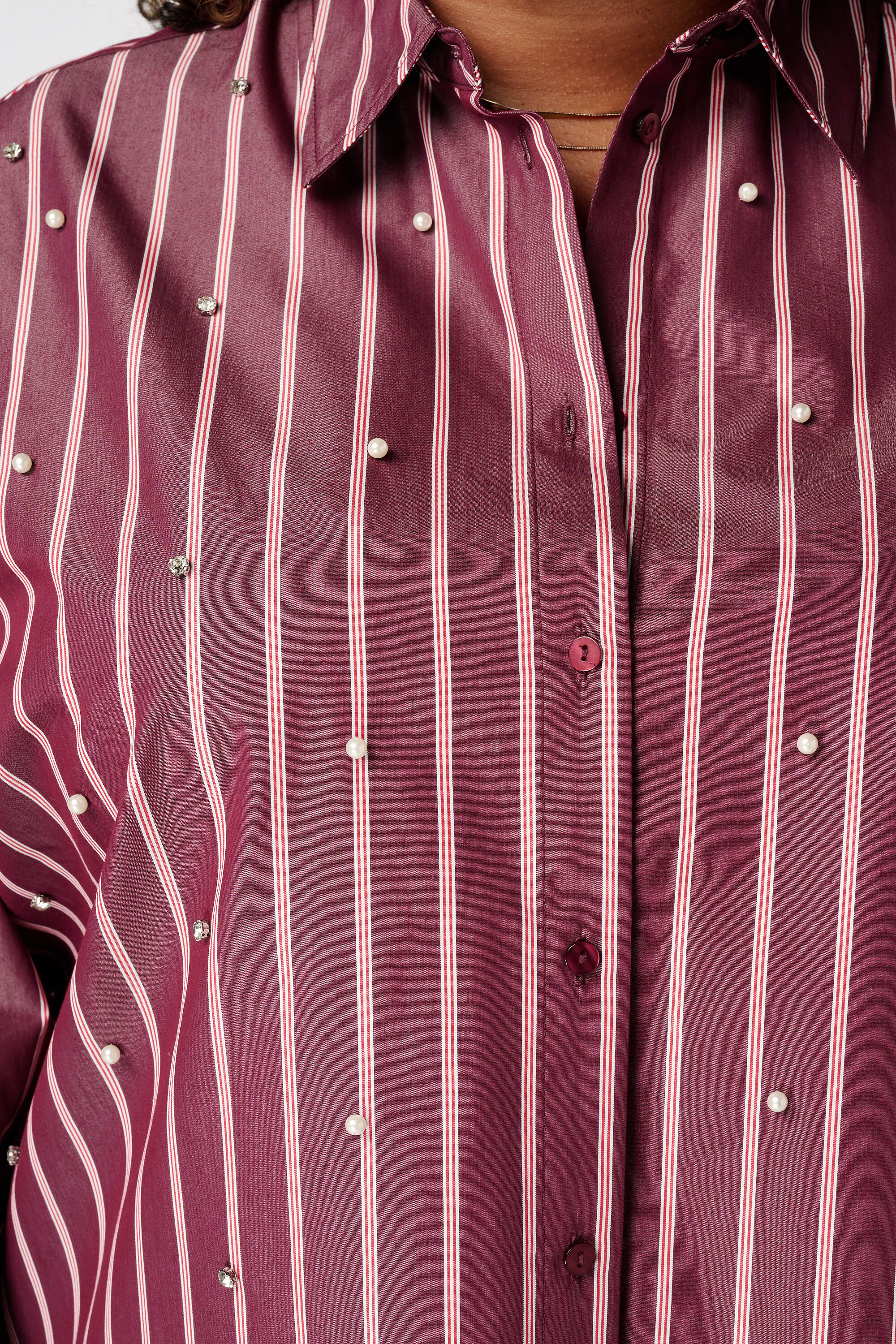 Blusa de rayas con perlas image number 6