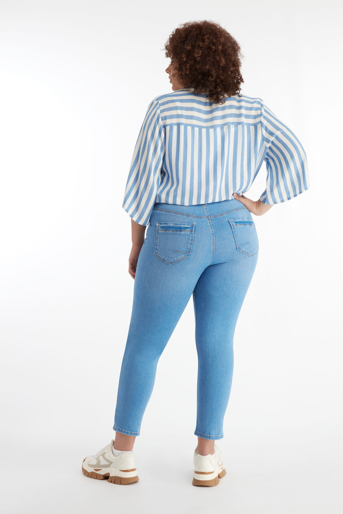 Blusa con nudo image number 6