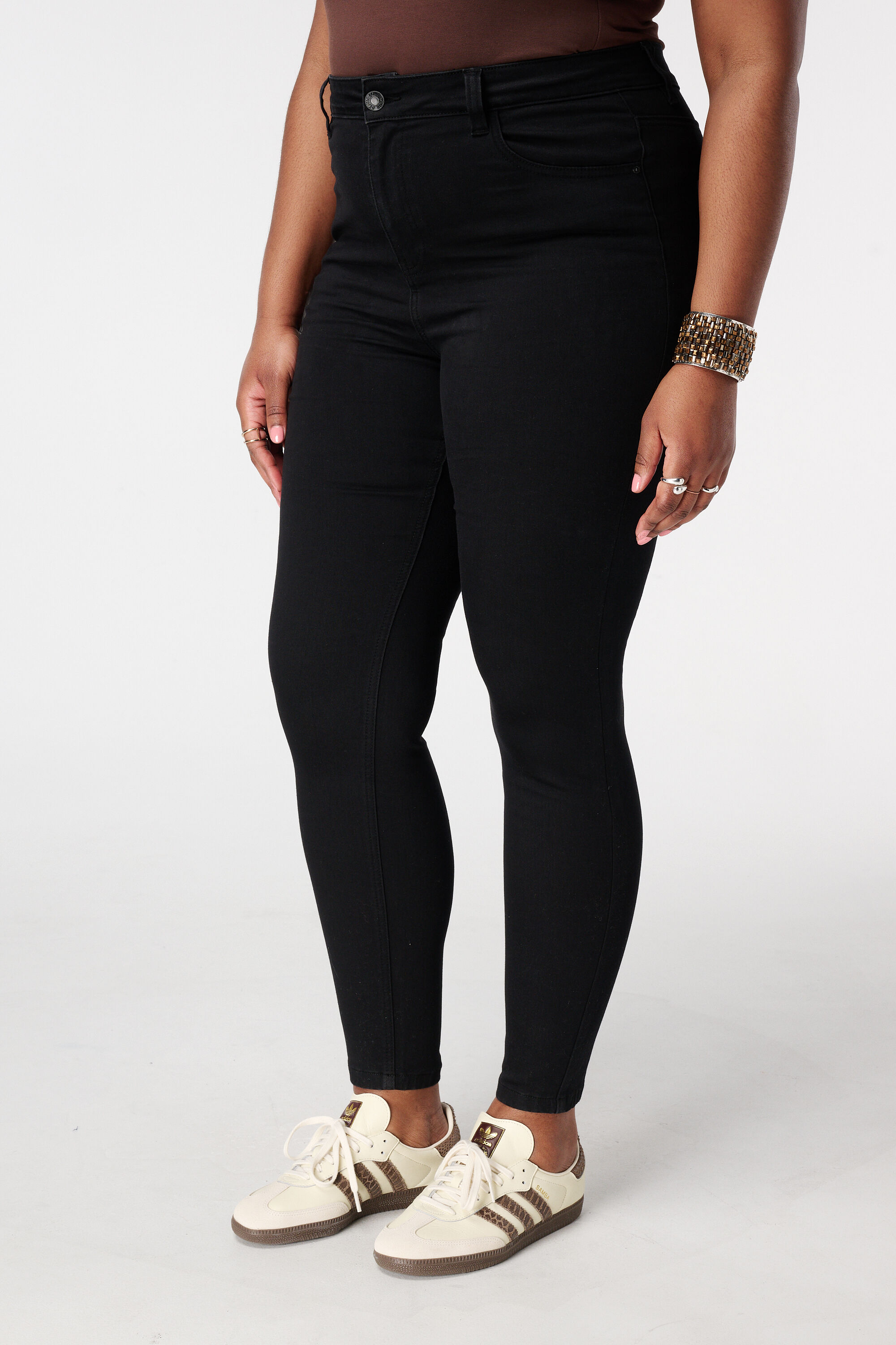 Vaqueros pitillo de talle alto CHERRY image number 5