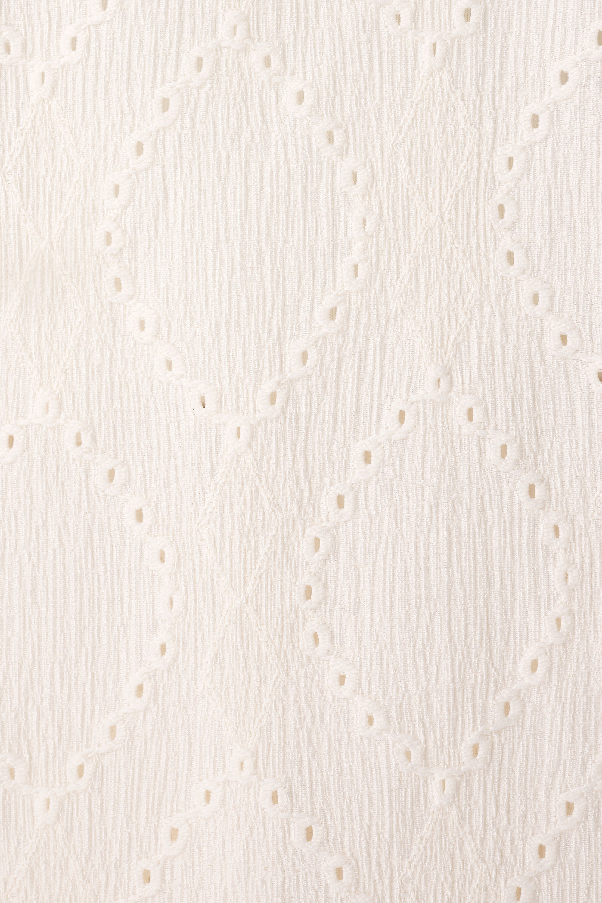 Top con efecto bordado image number 6