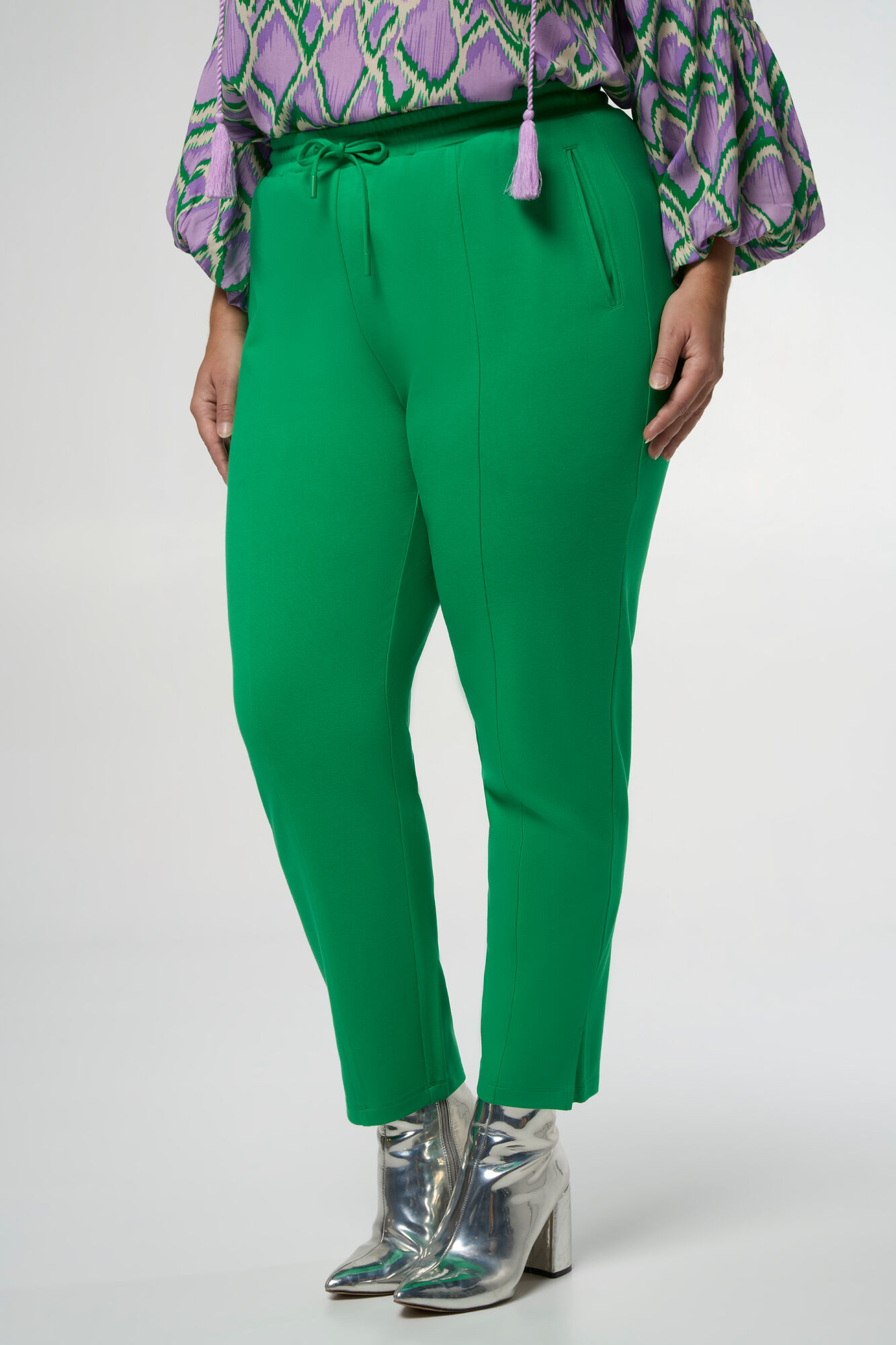 Pantalones jogger de corte holgado image number 5