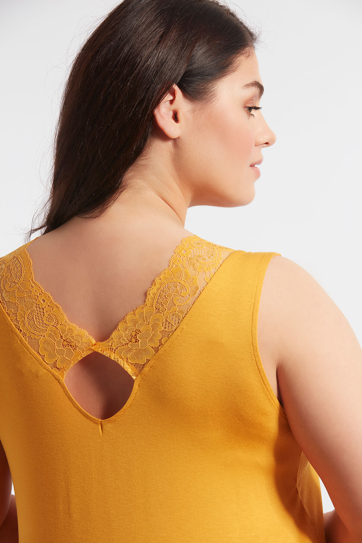 Top de encaje sin mangas image number 5