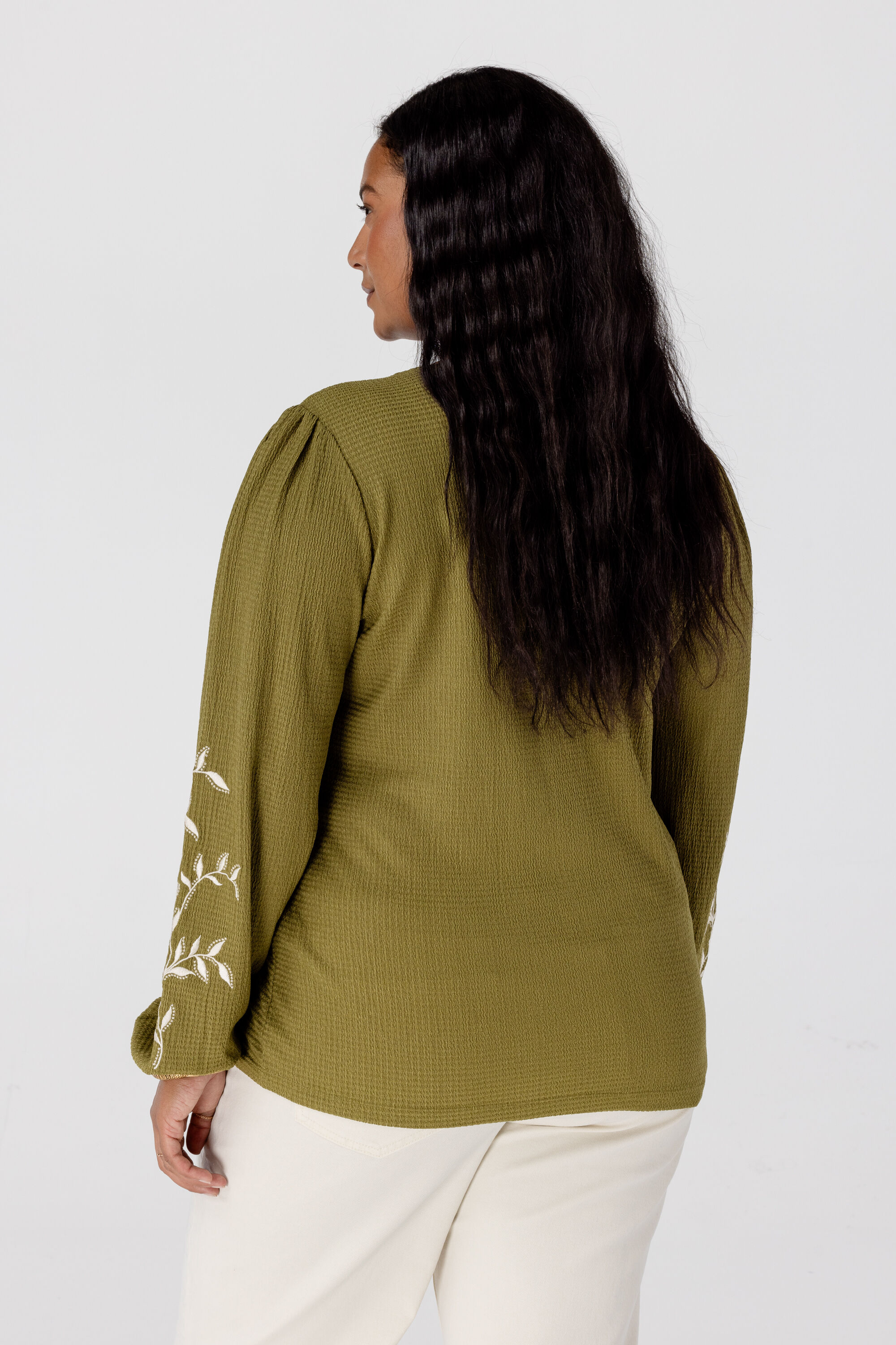 Top con bordado image number 3