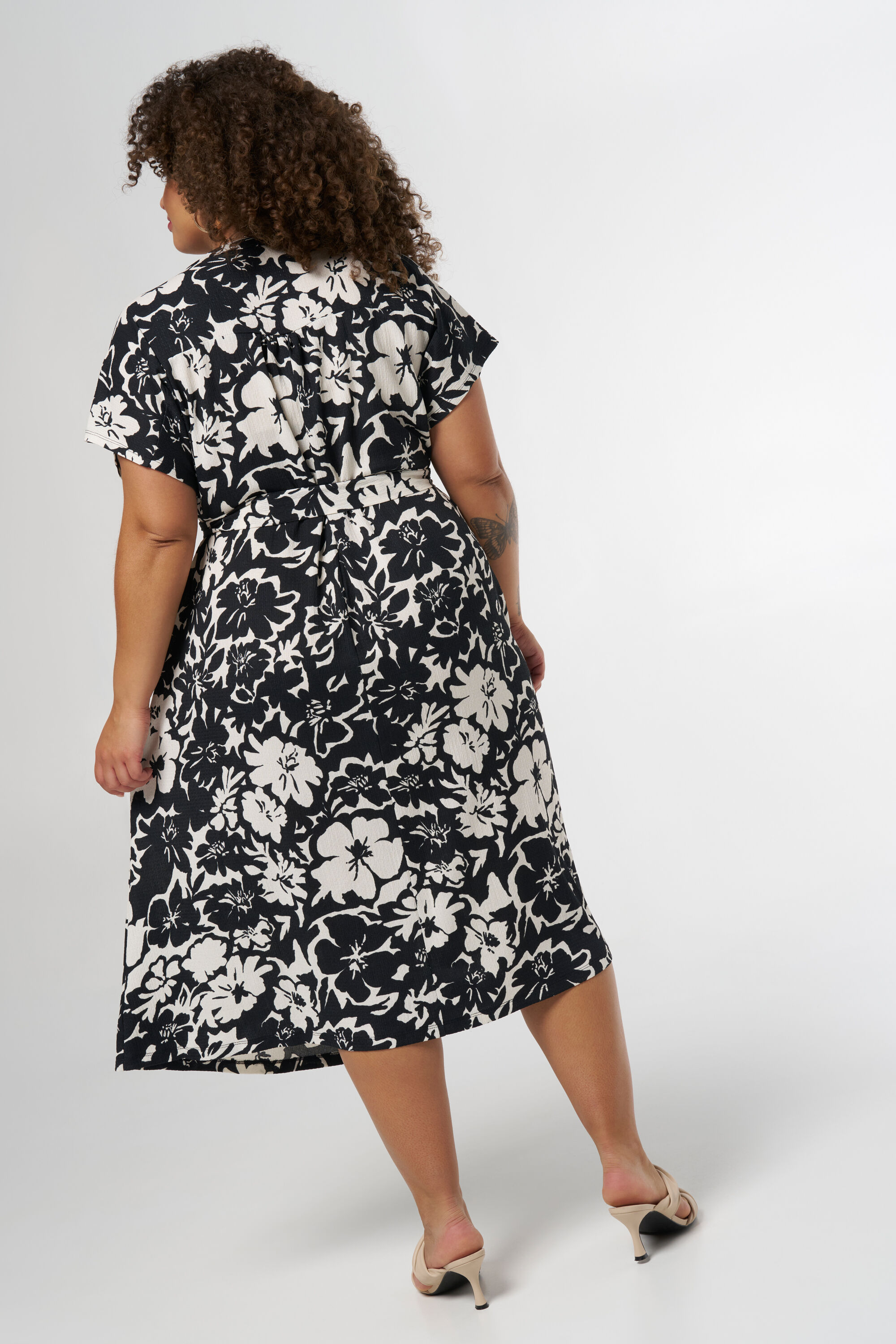 Vestido estampado con botones image number 3