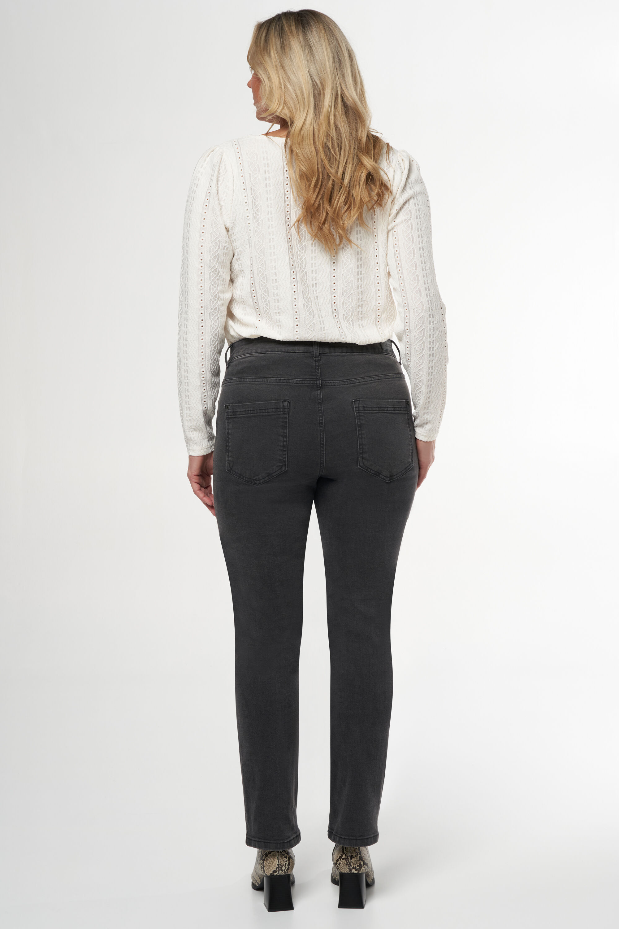 Los vaqueros LILY de corte recto image number 4