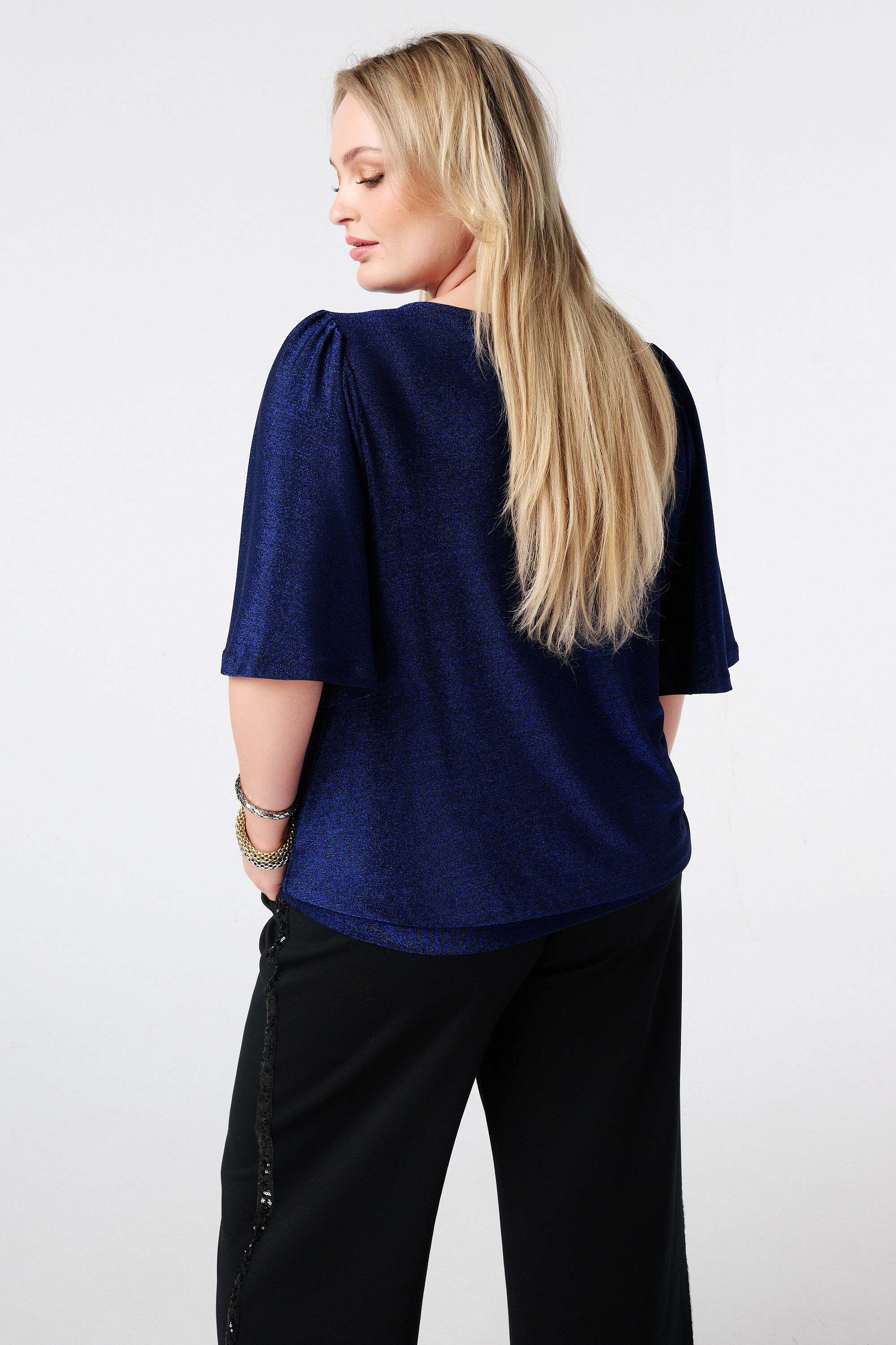 Top con mangas acampanadas y lurex image number 3