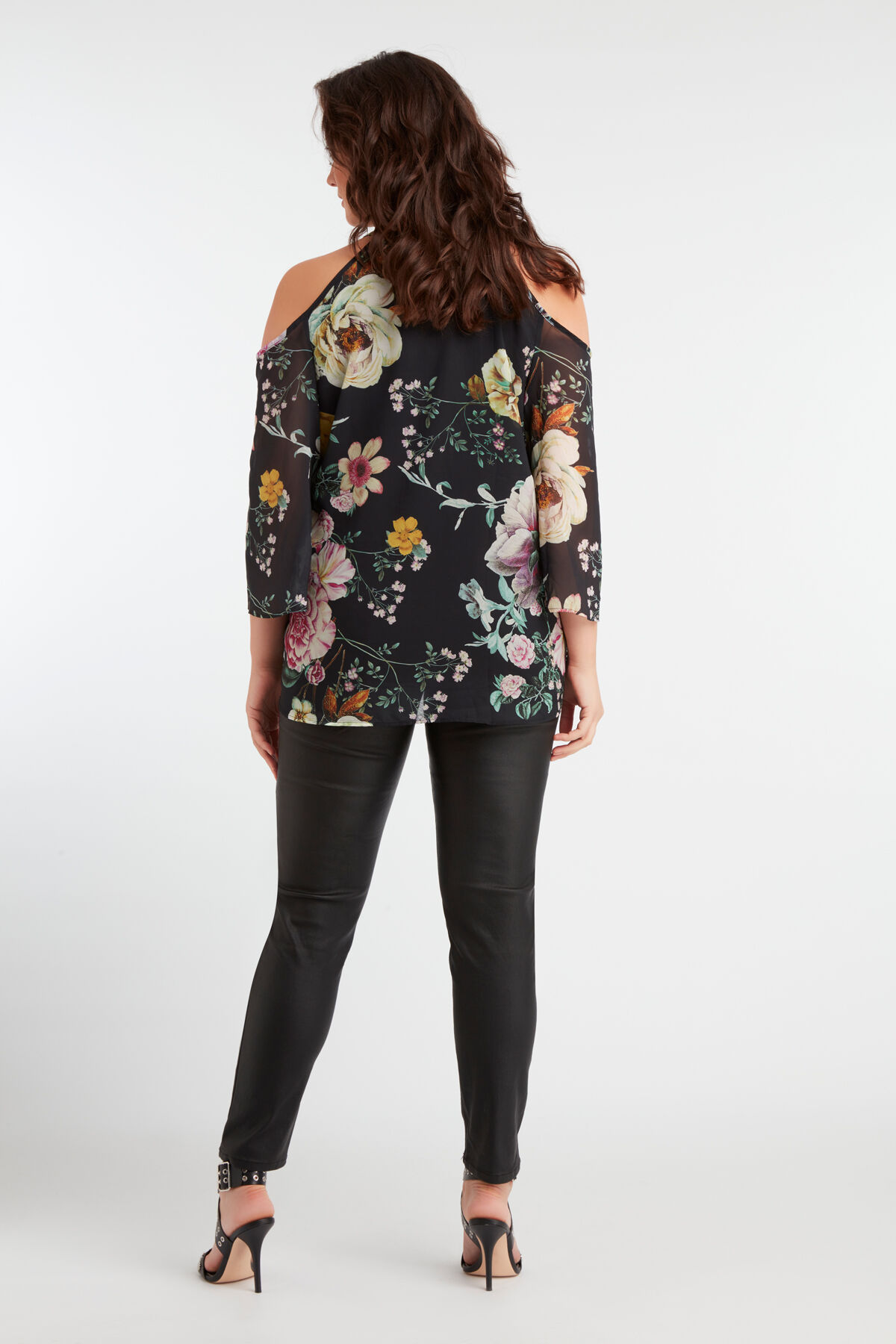 Blusa de hombros descubiertos image number 5