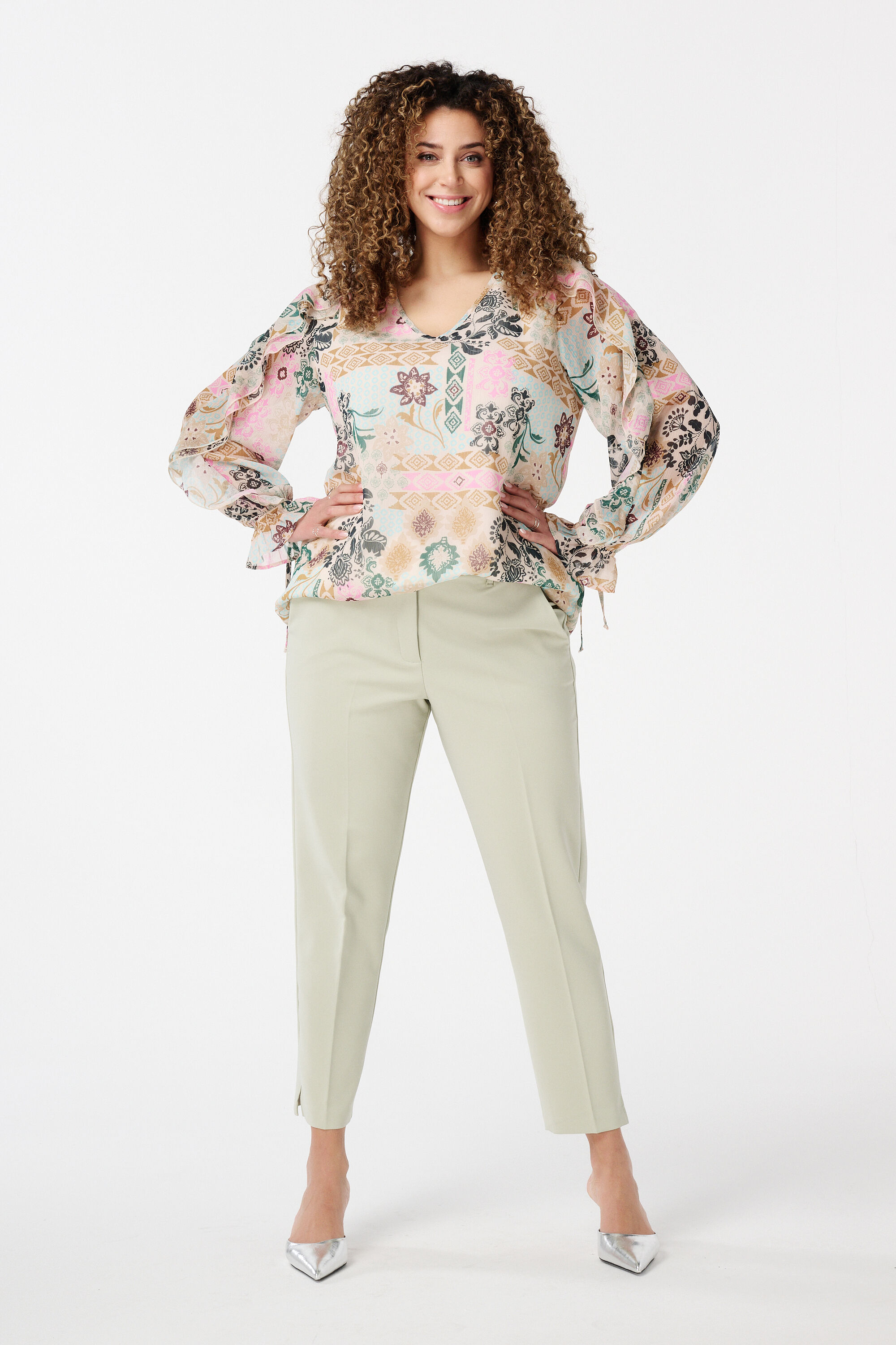 Blusa con volantes image number 5