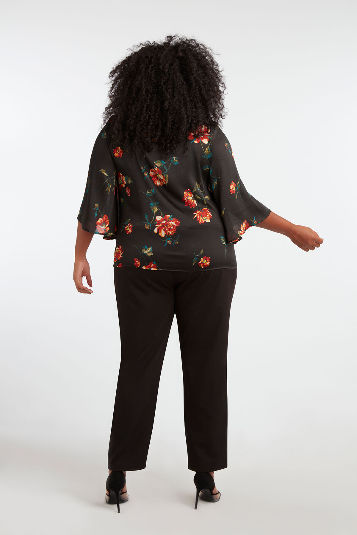 Blusa con mangas anchas image number 5