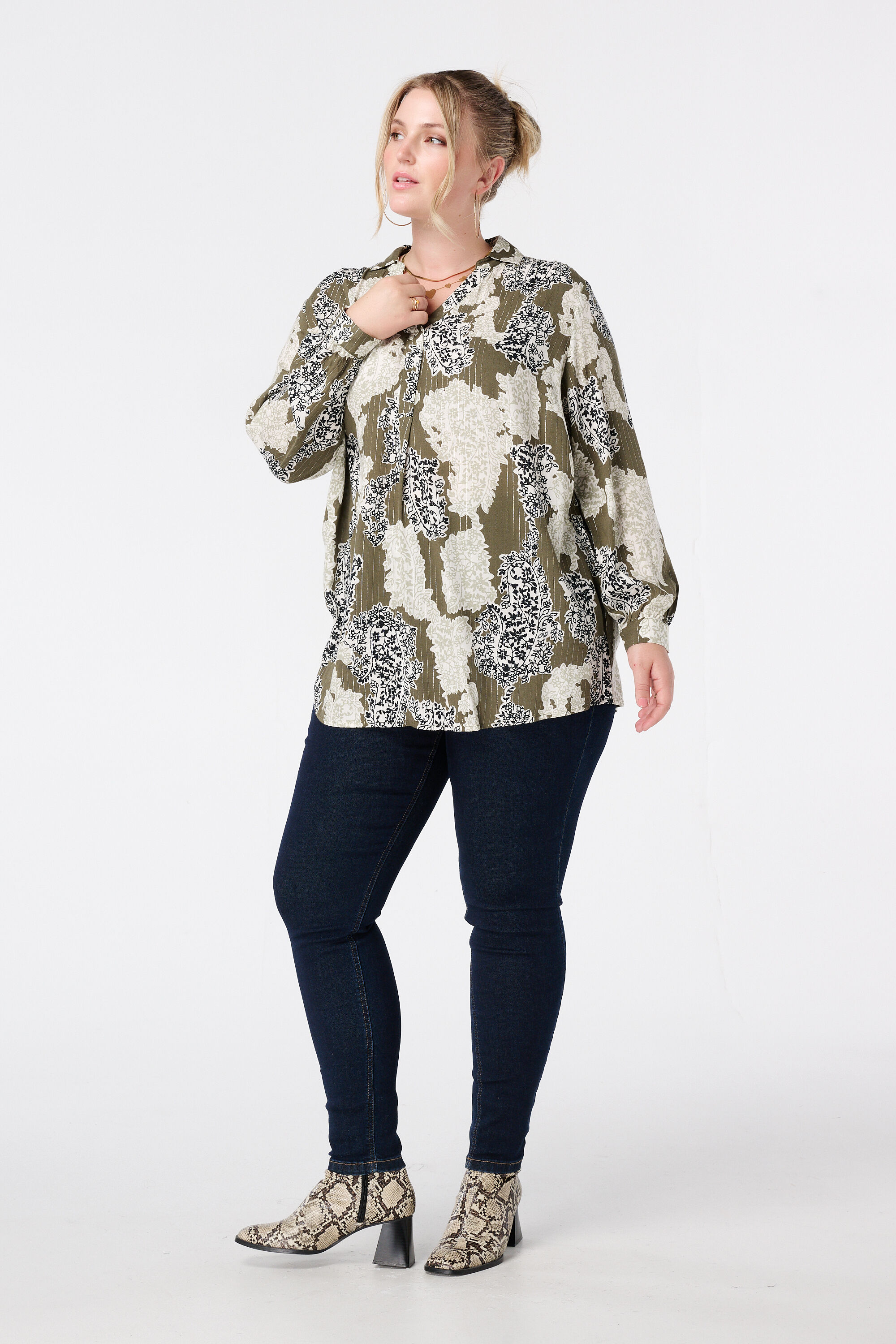 Blusa estampada image number 5