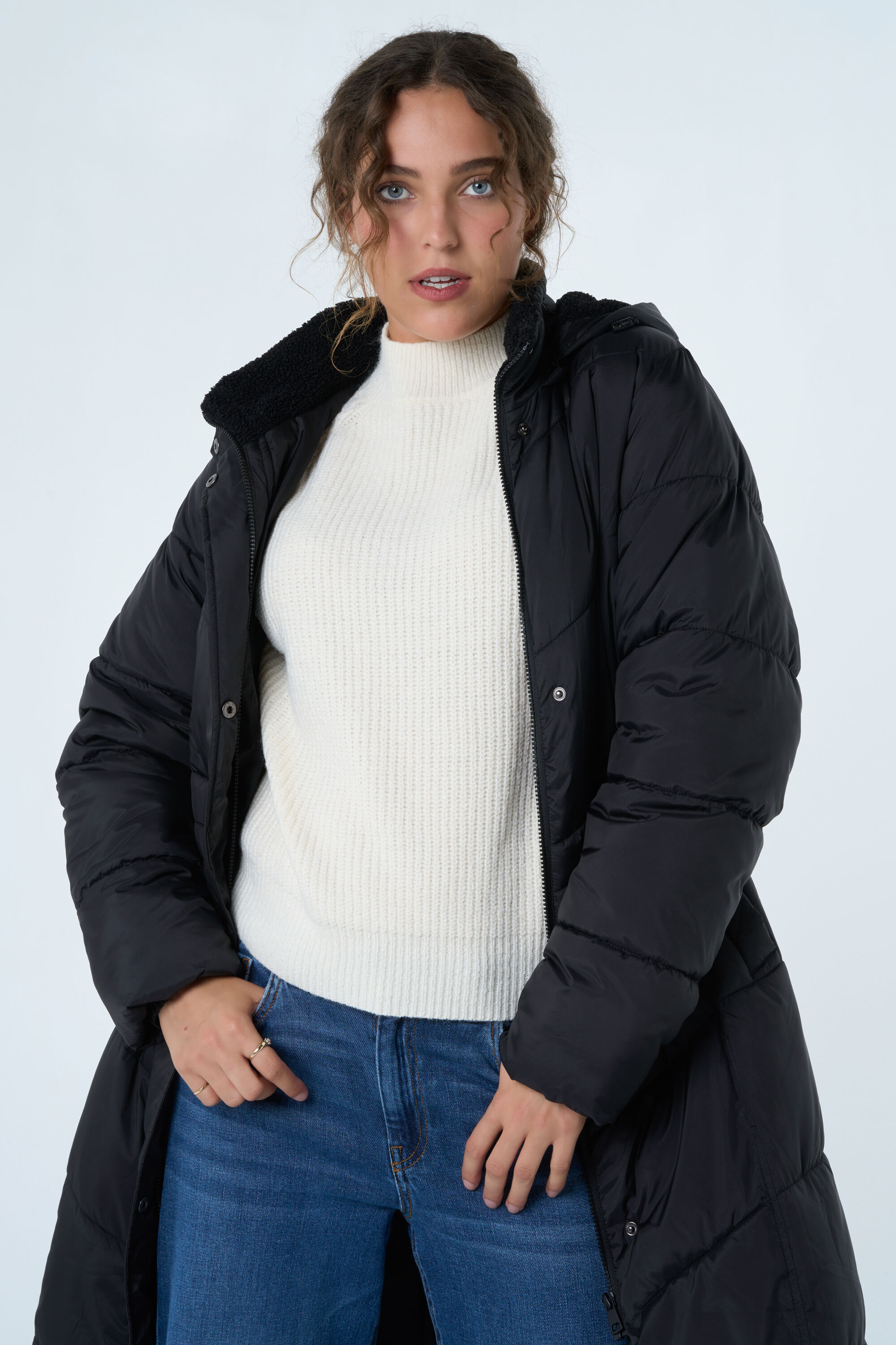 Chaqueta acolchada larga con cintur&oacute;n image number 5