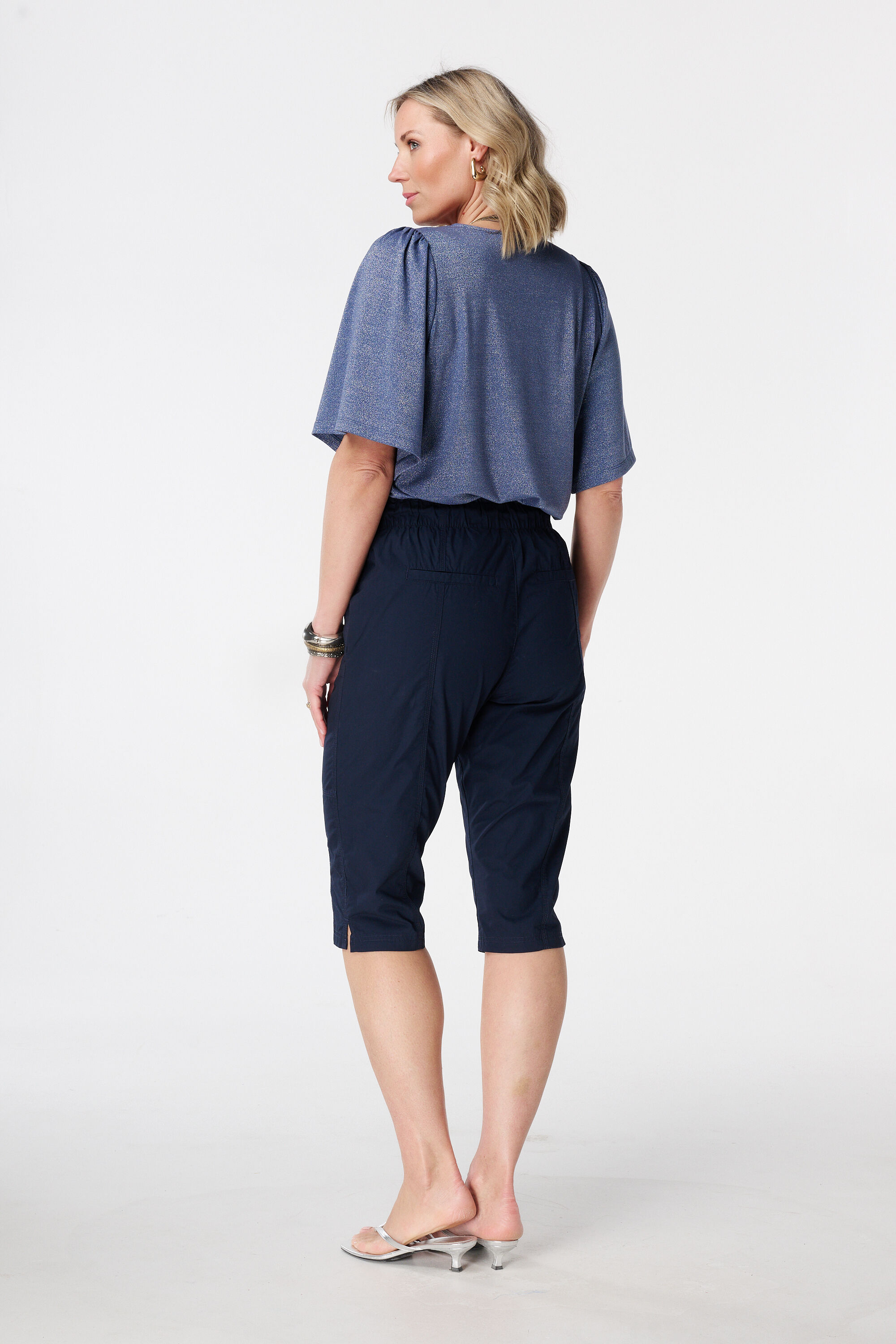 Pantal&oacute;n capri con cintura el&aacute;stica image number 3