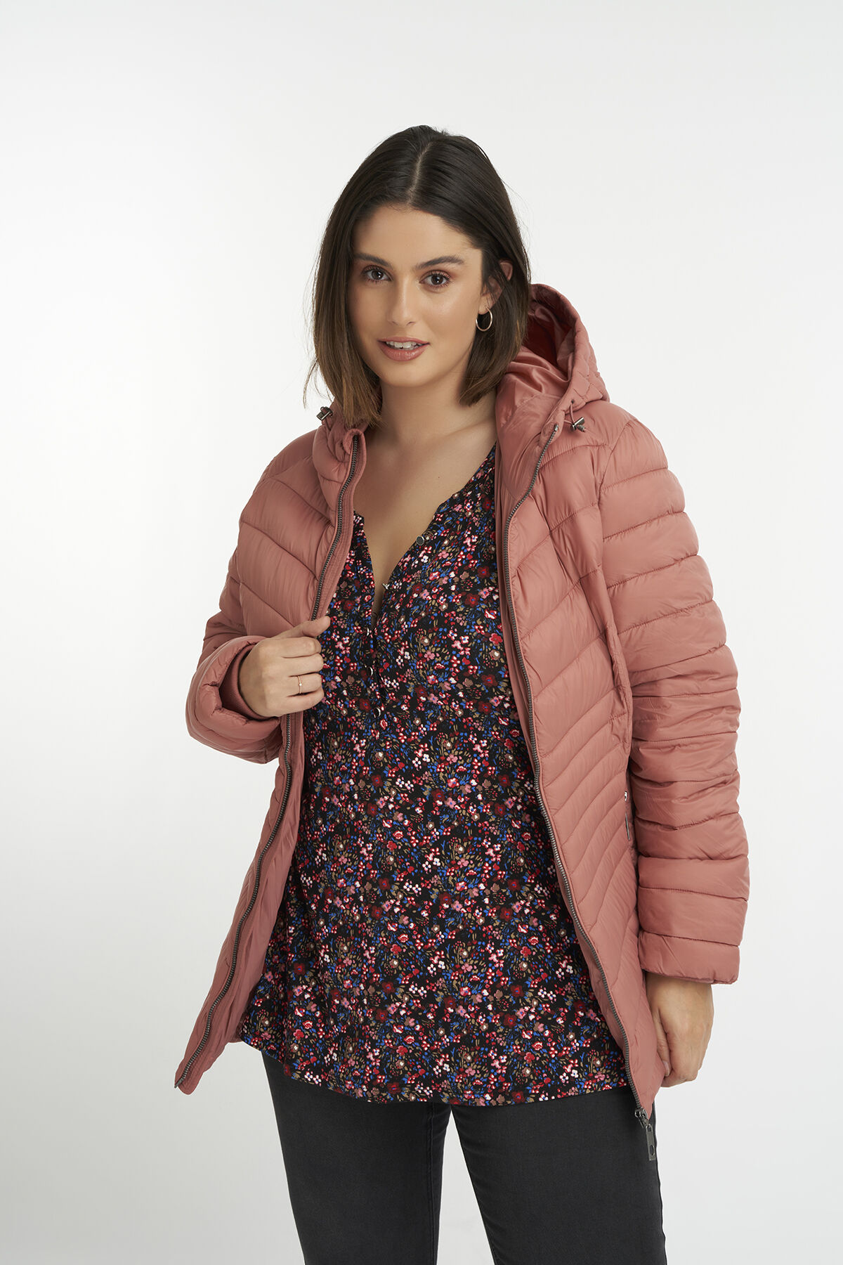 Chaqueta acolchada con capucha  image number 4