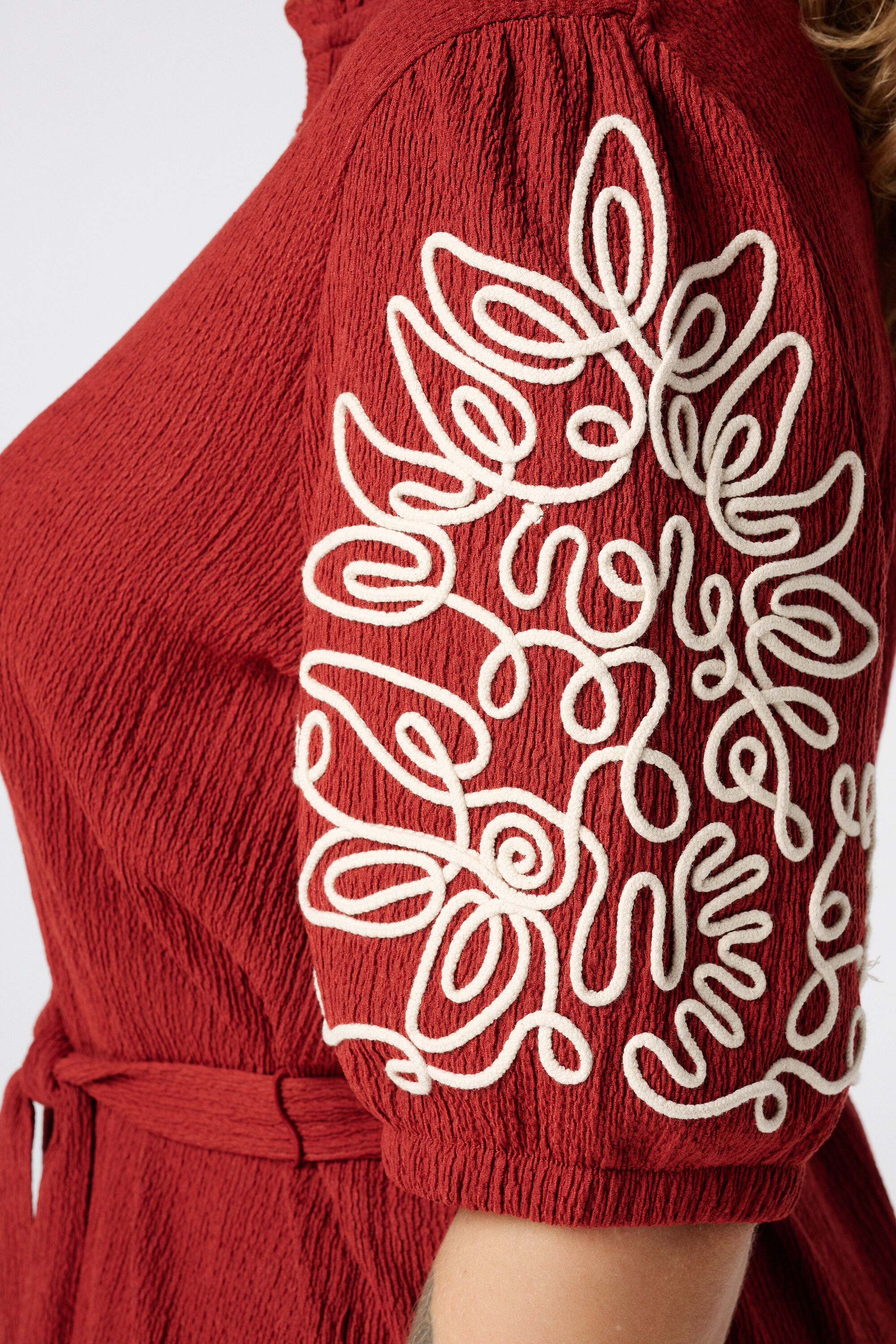 Vestido con detalles en las mangas image number 6