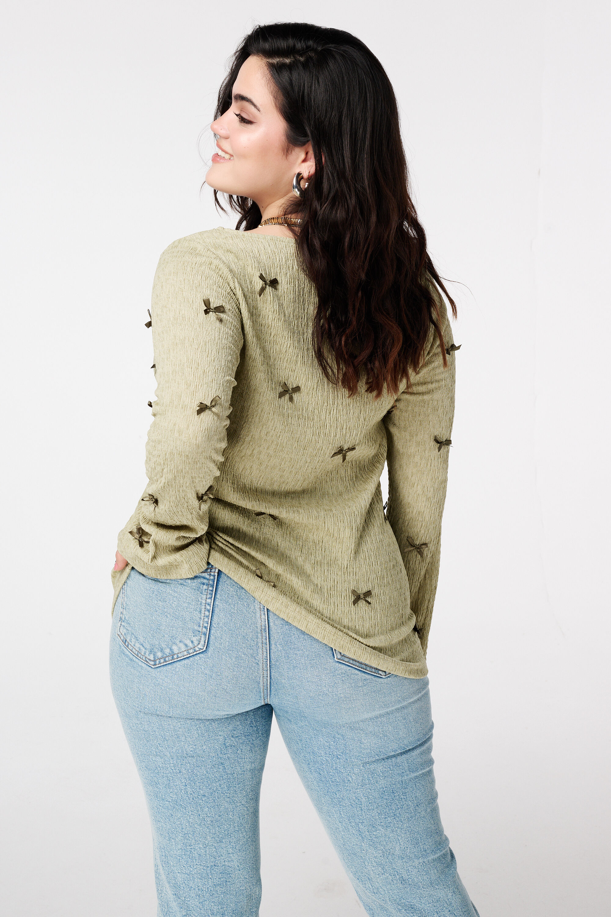 Top con detalles de lazos image number 3