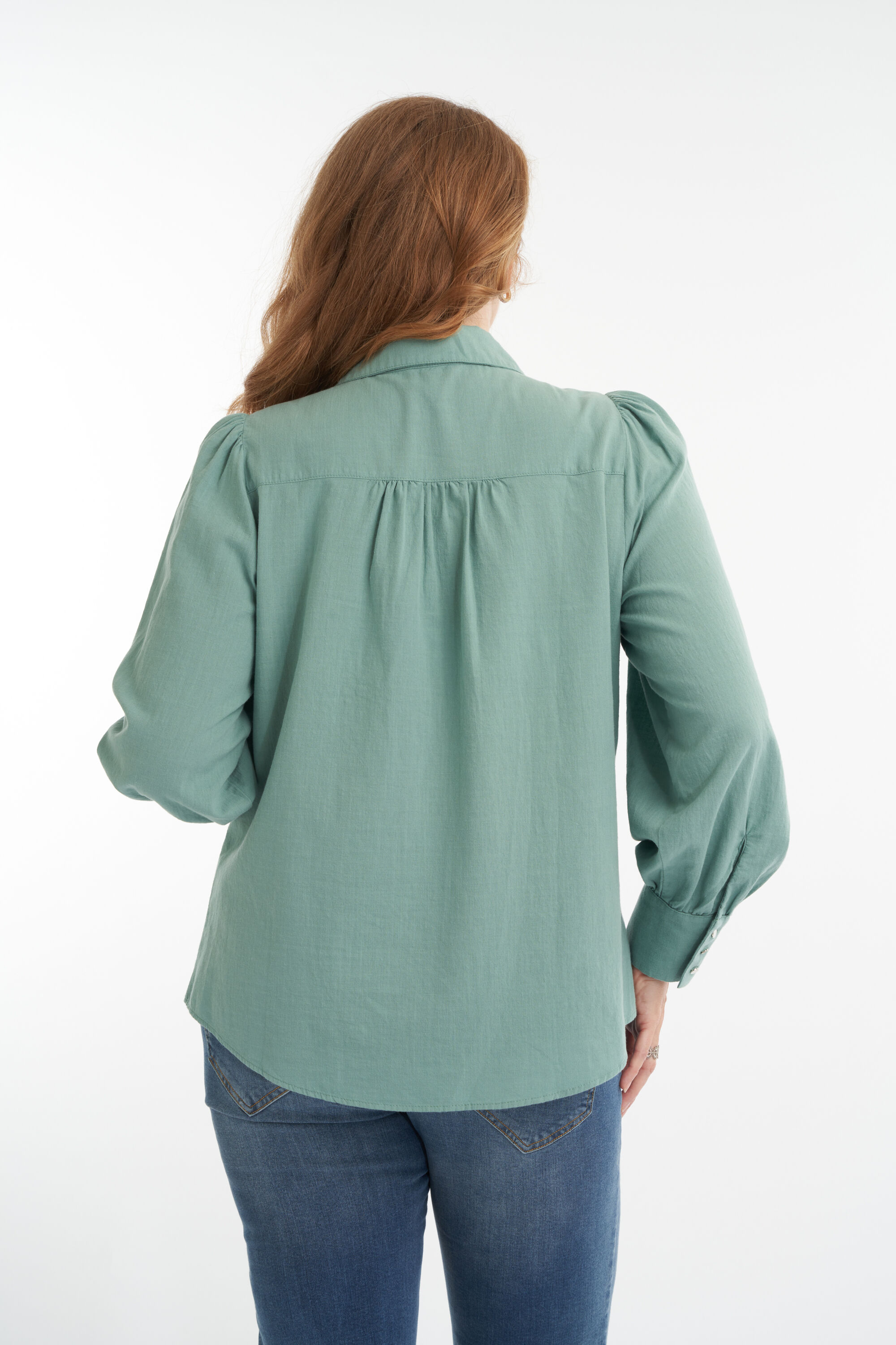 Blusa con mangas abullonadas image number 4