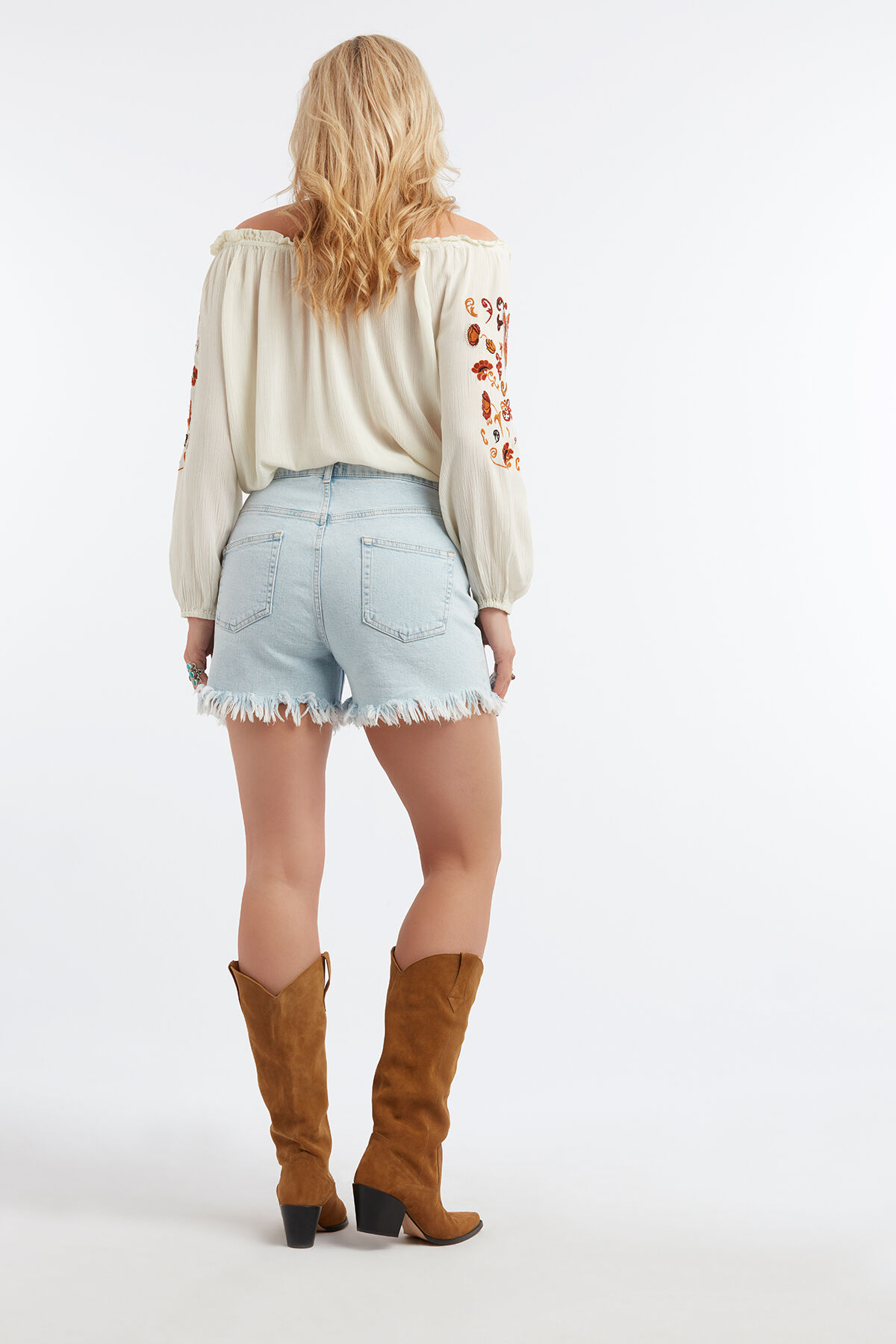 Blusa con bordado image number 6