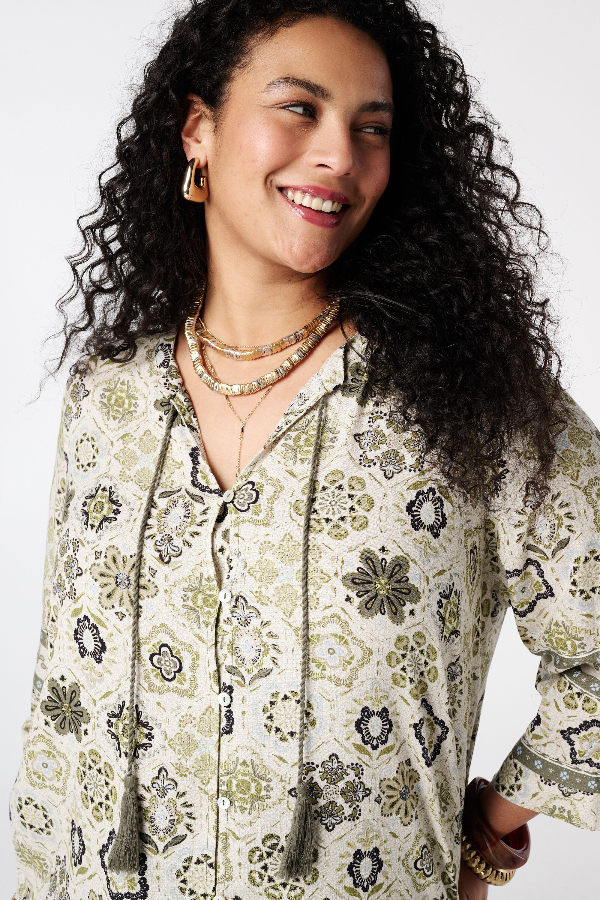 Blusa con cierre de botones image number 4