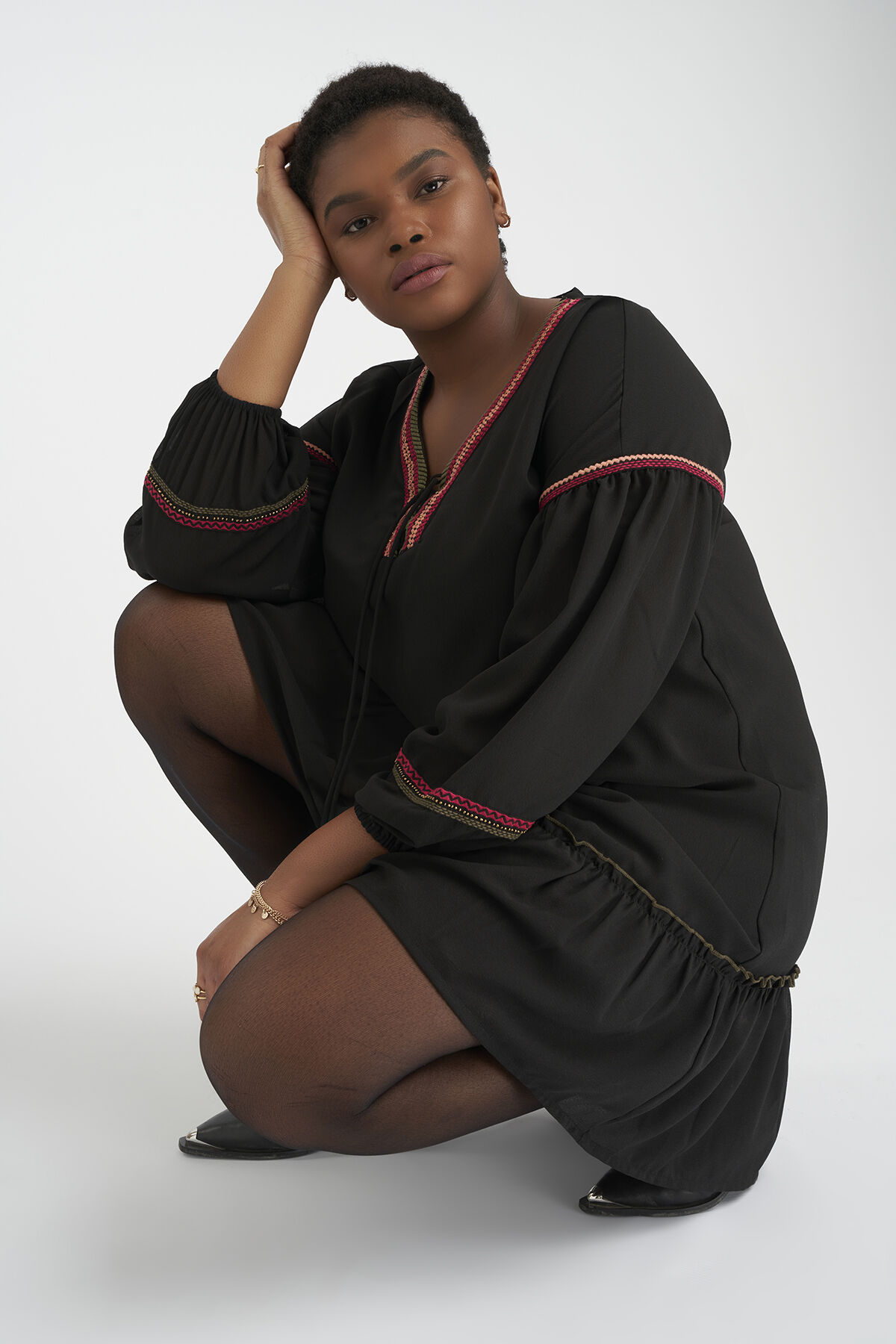 Vestido con detalle bordado image number 7