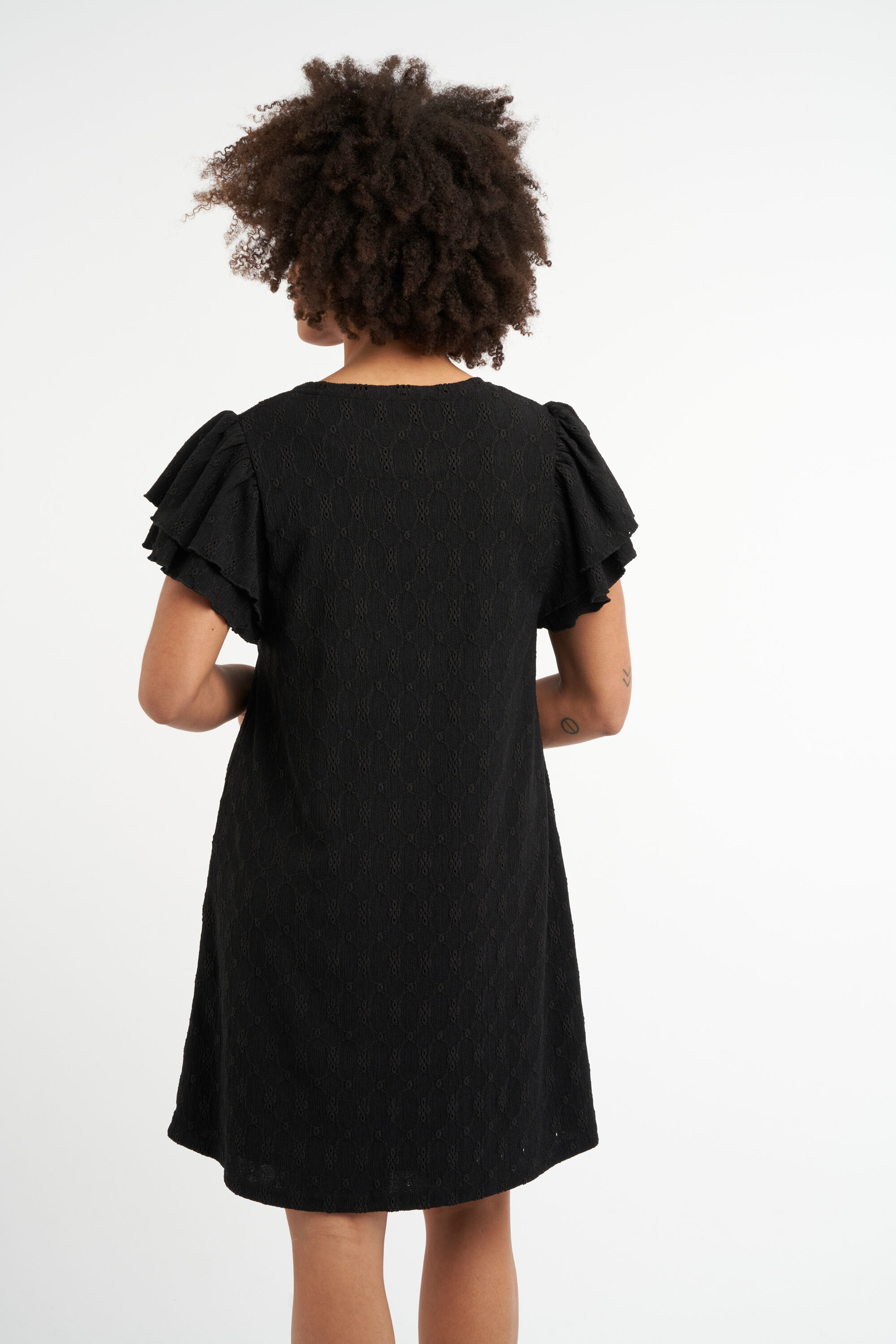 Vestido con bordados image number 4