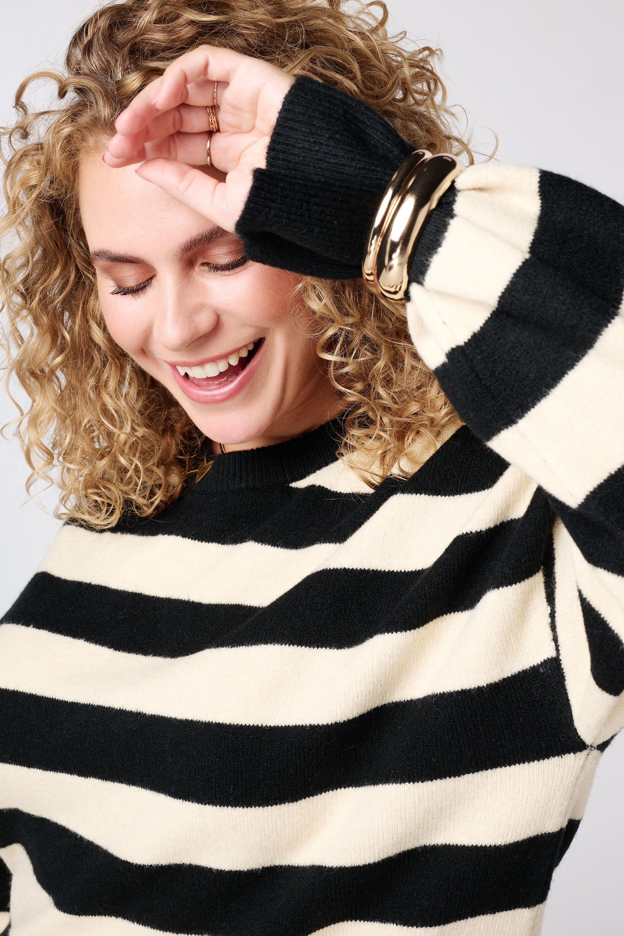 Jersey de punto con rayas y abertura image number 4