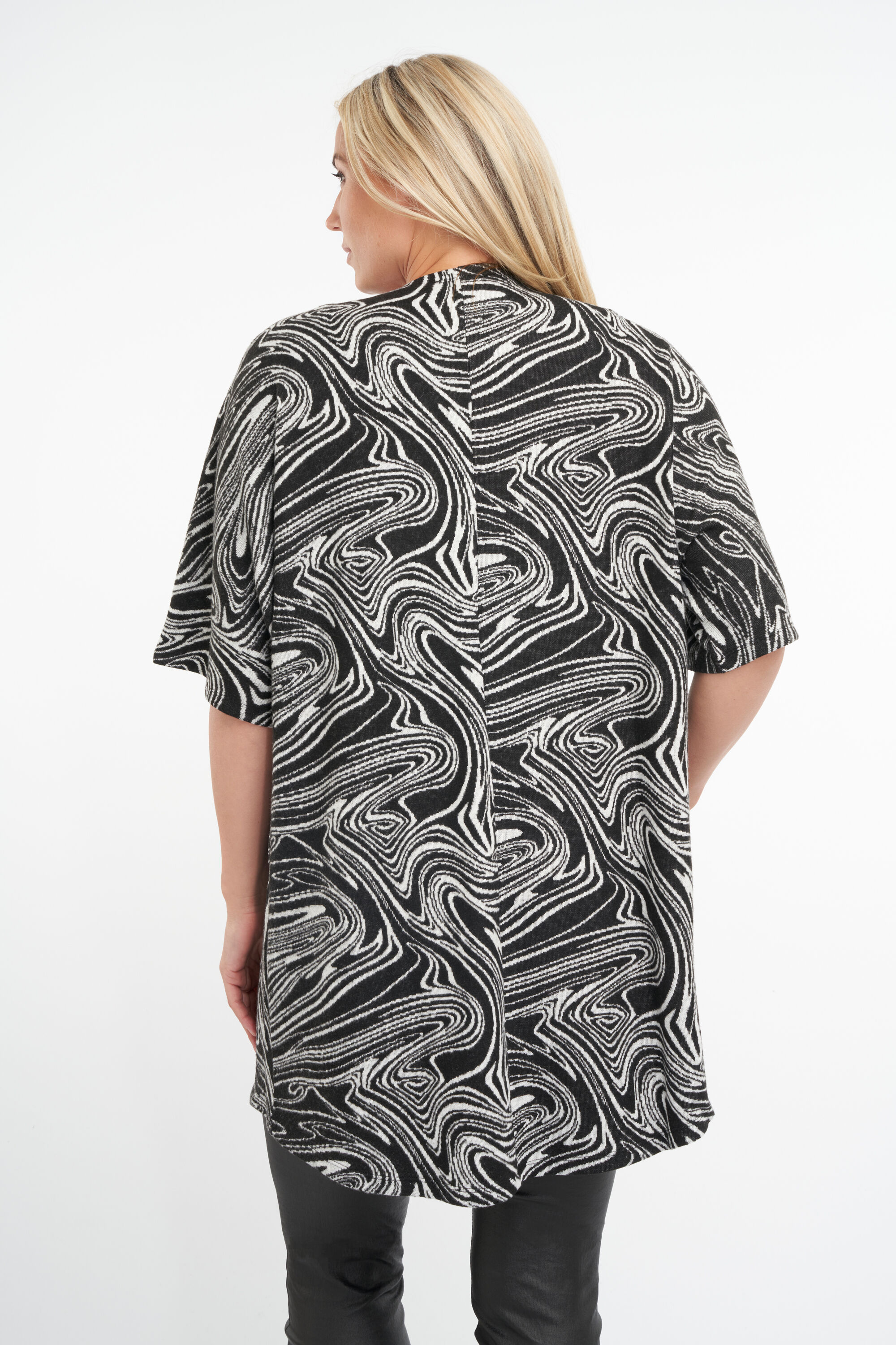 C&aacute;rdigan abierto con estampado image number 4