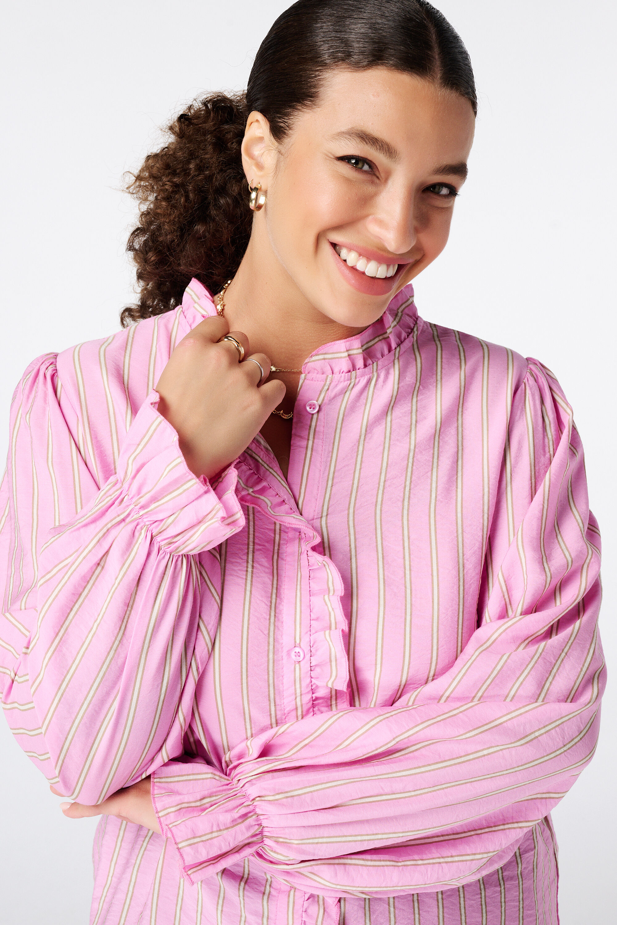 Blusa con volantes image number 4