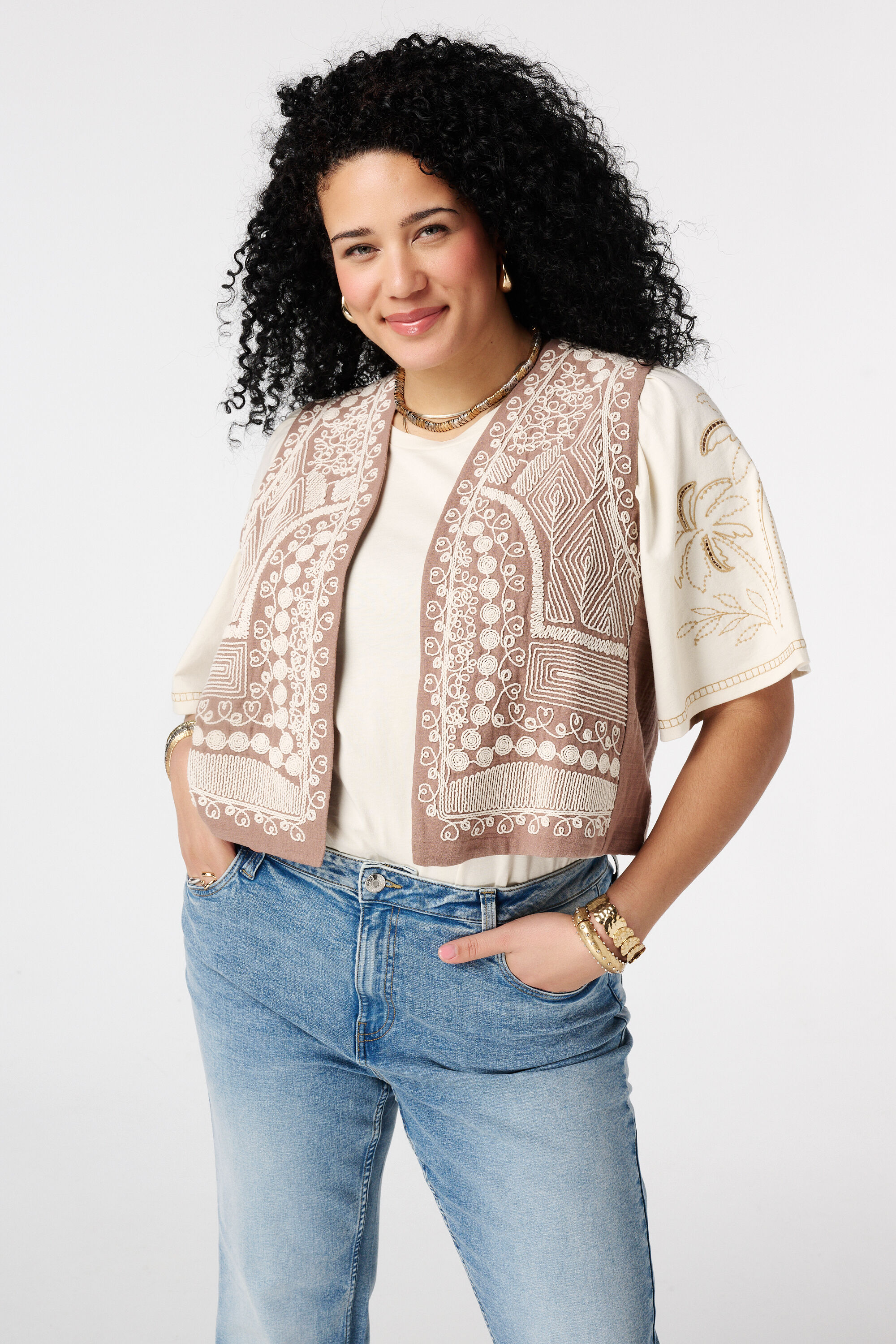 Chaleco con bordado image number 0