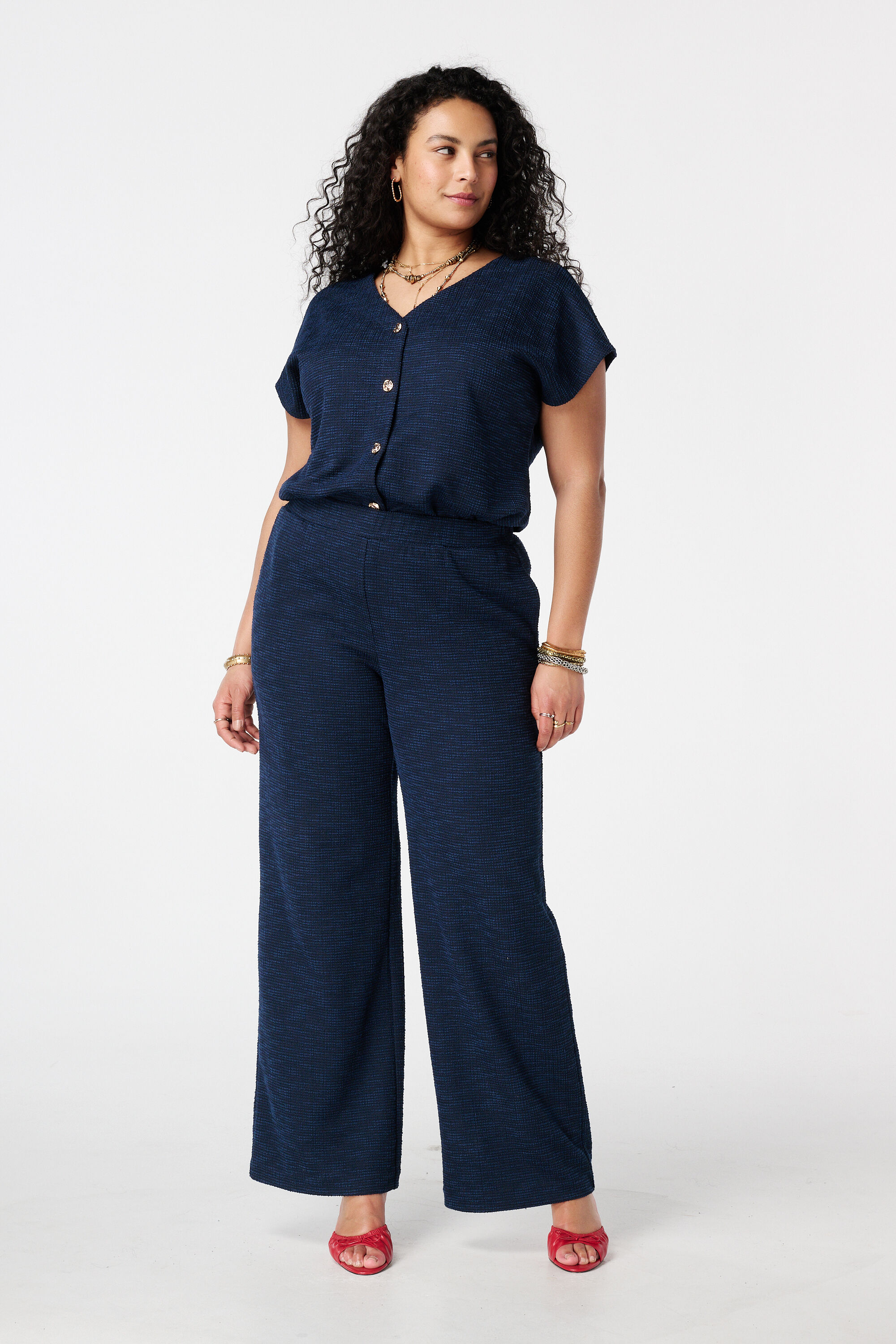 Pantal&oacute;n wide leg de boucl&eacute;