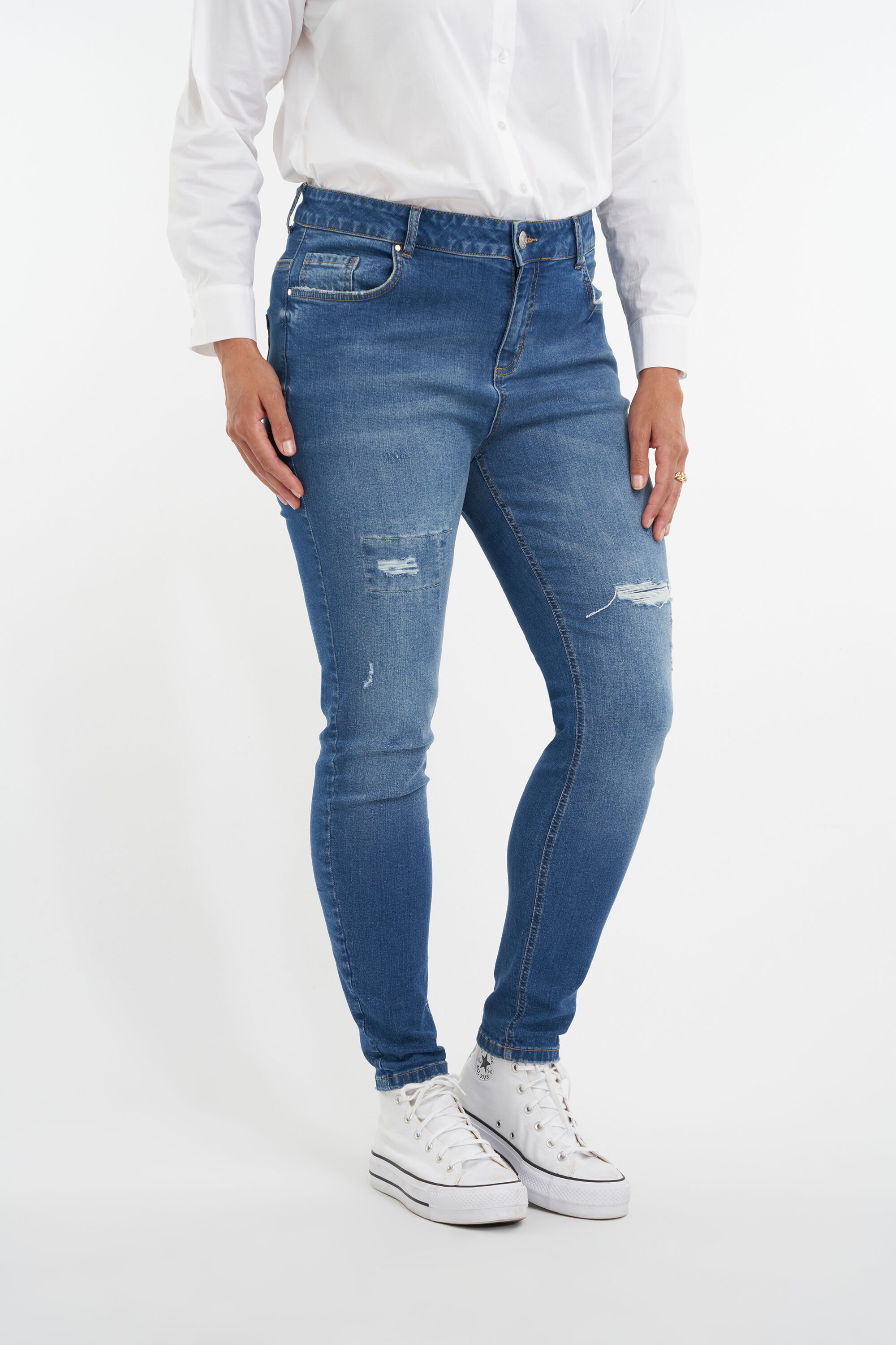 Vaqueros con detalles desgastados image number 6