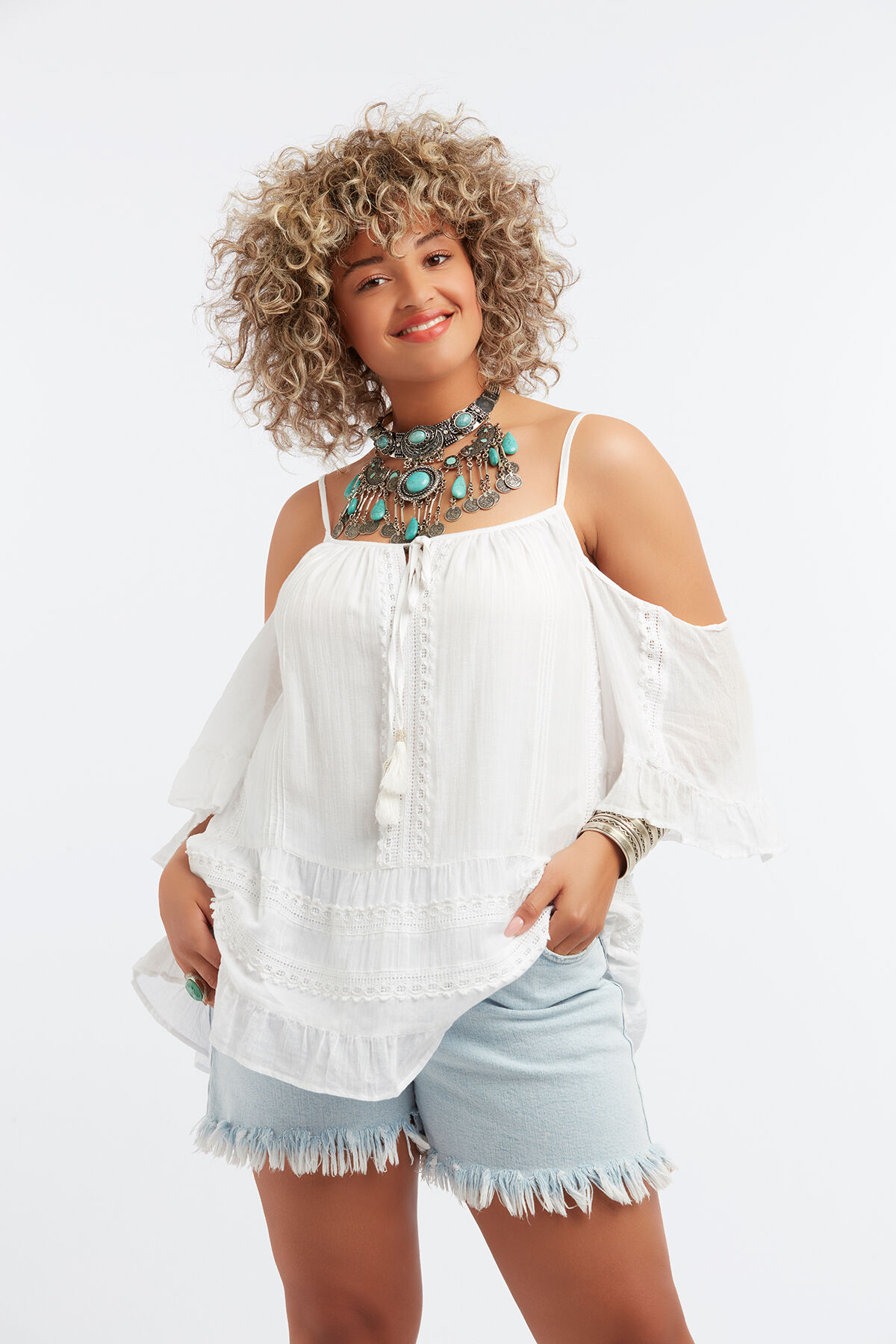 Blusa con hombros descubiertos image number 4