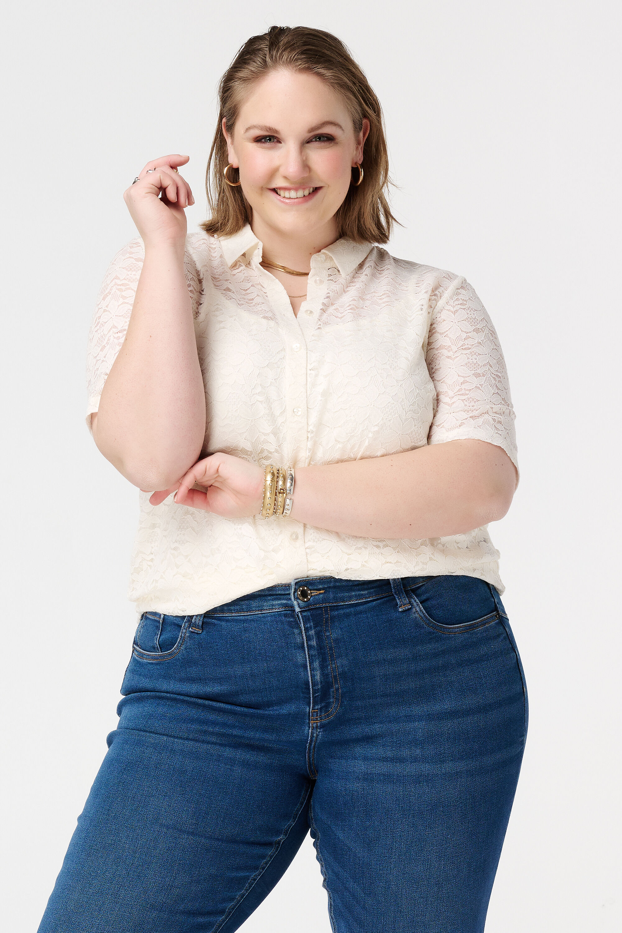 Top de encaje con mangas cortas