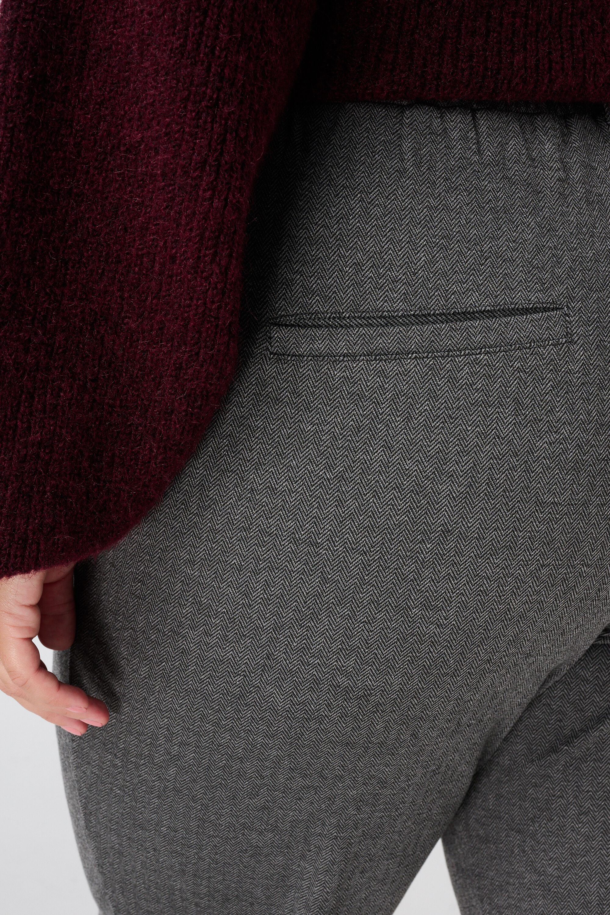 Pantal&oacute;n slim fit con cintur&oacute;n image number 6