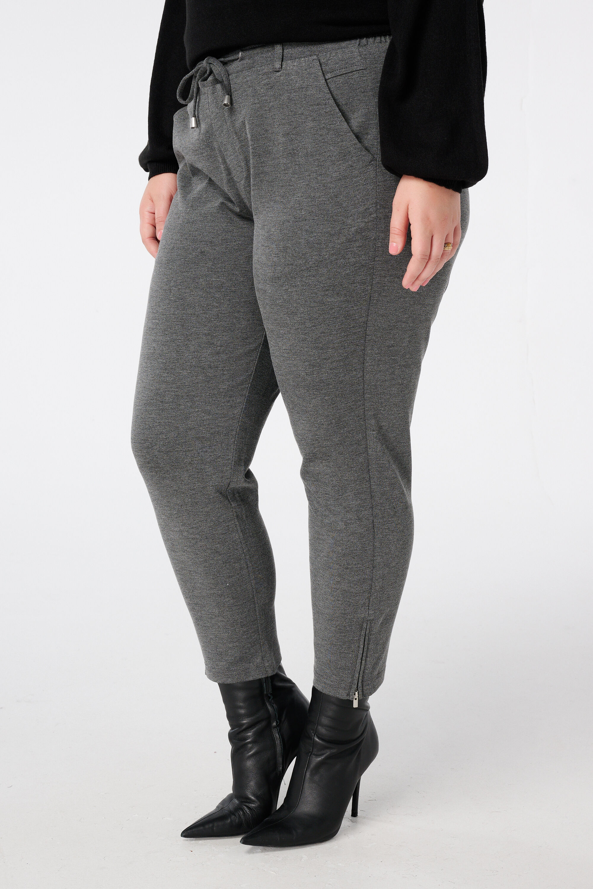 Pantalones slim fit image number 5