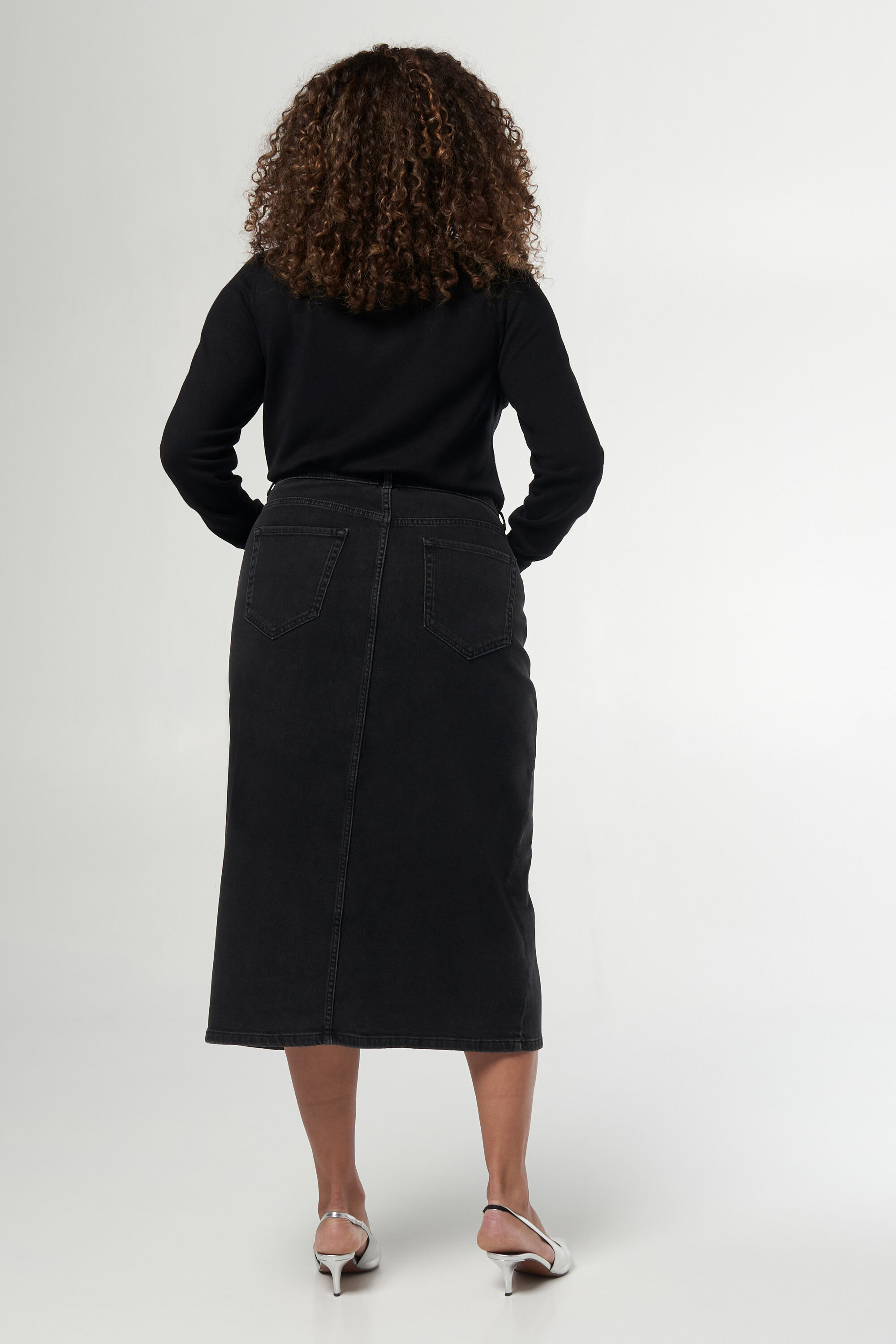 Falda vaquera con abertura image number 3