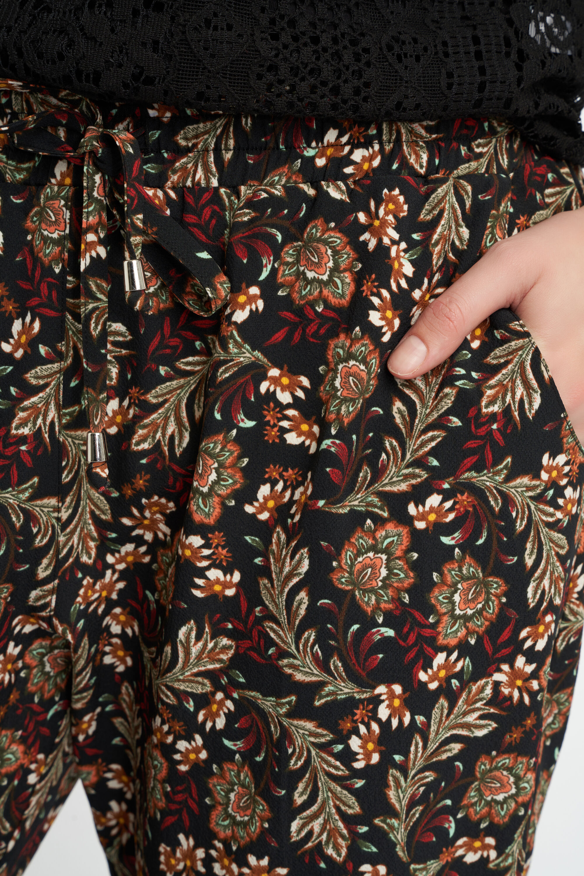 Pantalones holgados  image number 5