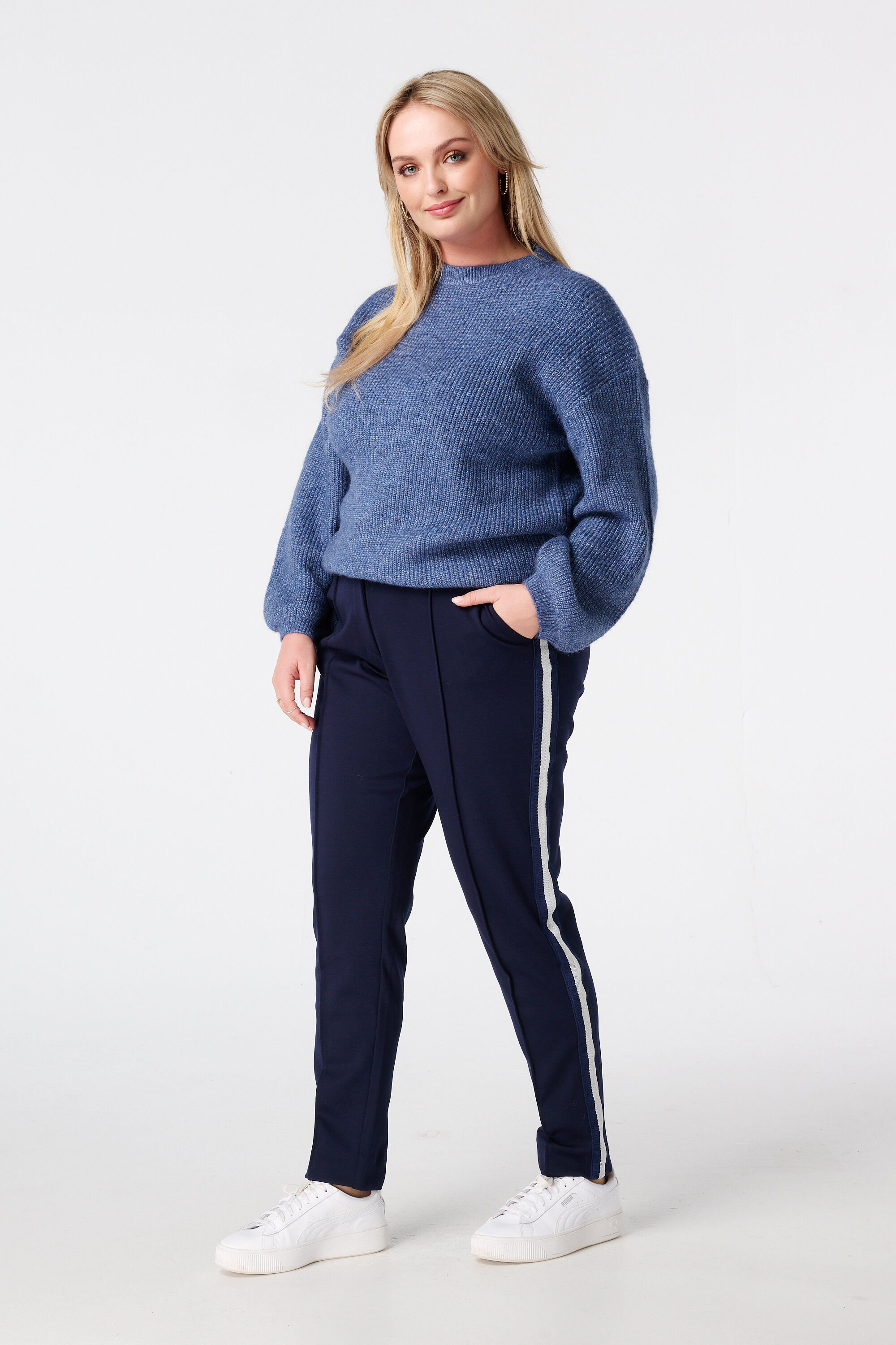 Pantal&oacute;n c&oacute;nico con ribete lateral