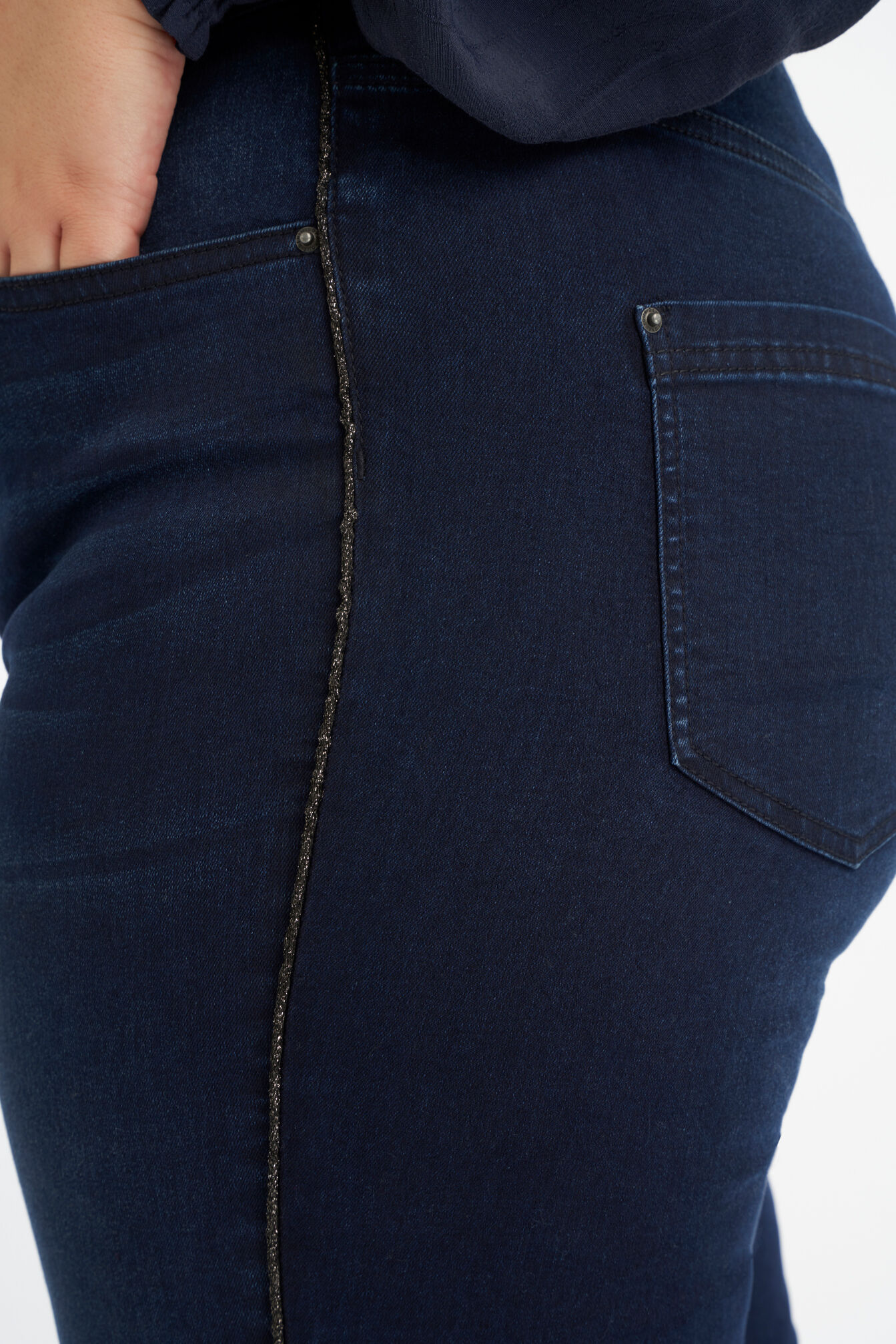 Vaqueros con remate de purpurina image number 5