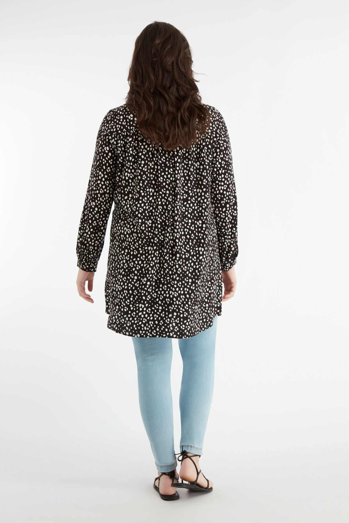 Blusa t&uacute;nica con estampado de puntos image number 4