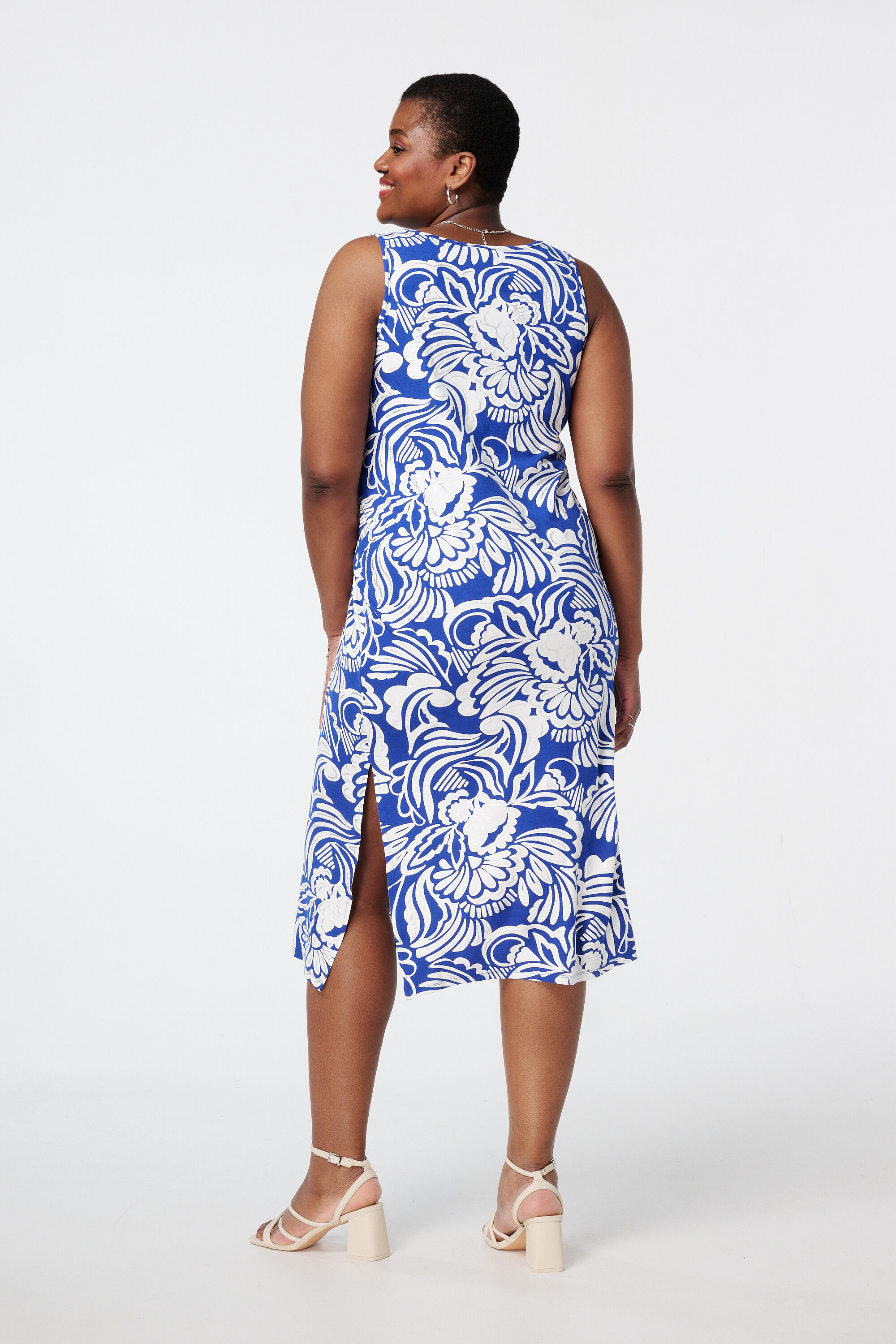 Vestido largo con detalles met&aacute;licos image number 3