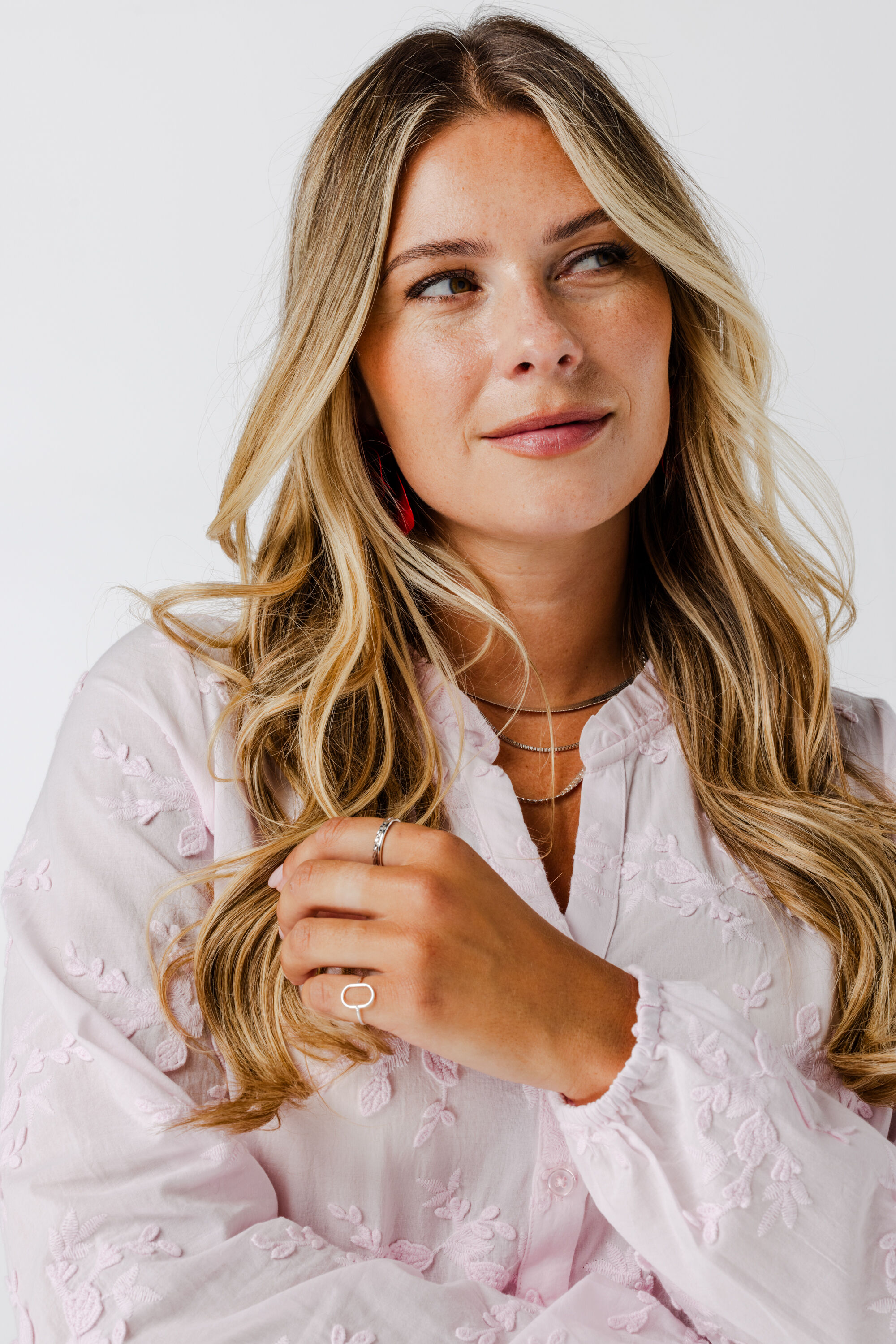 Blusa con detalles bordados image number 5