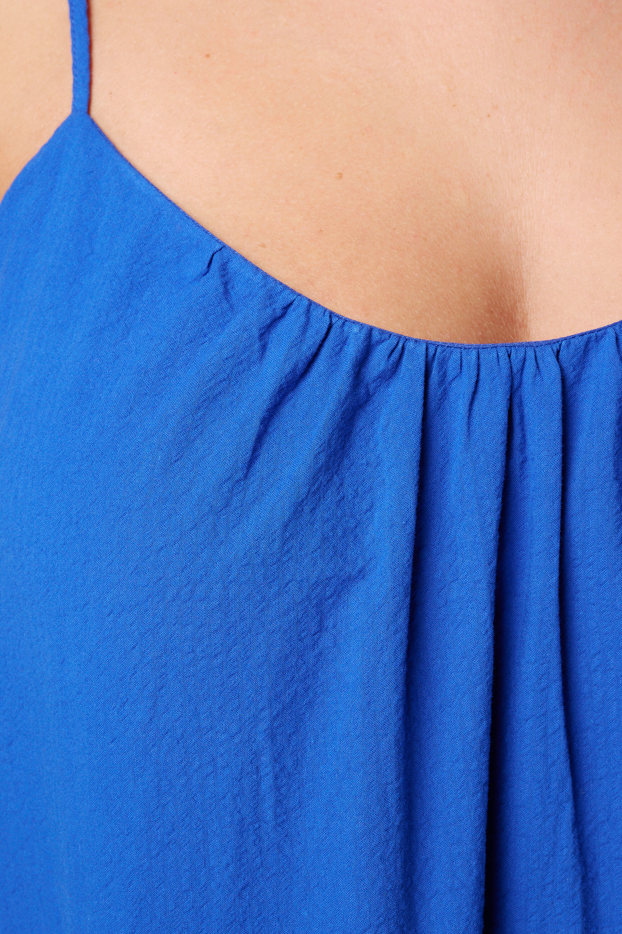 Vestido largo con tirantes finos image number 6