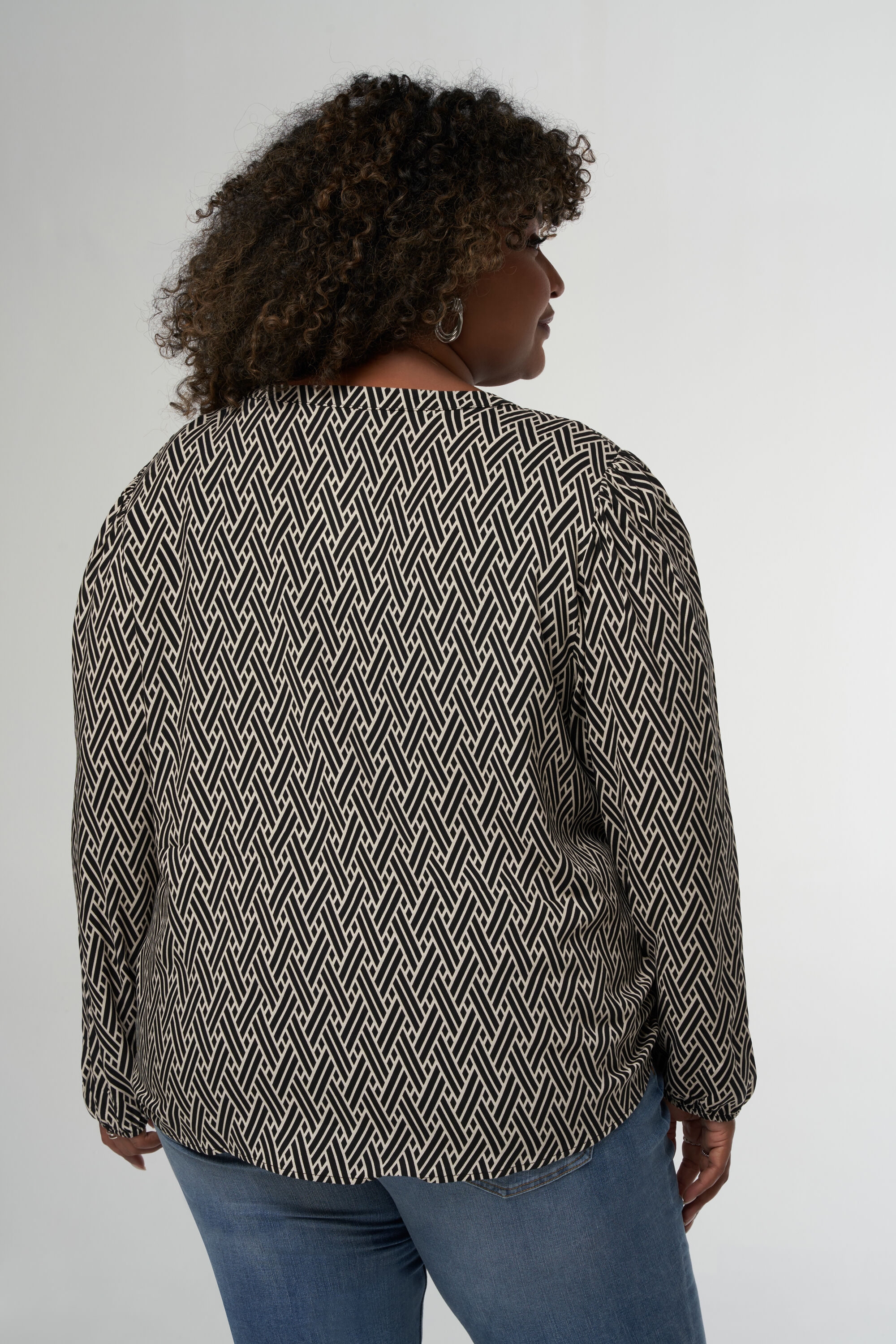 Blusa con estampado gr&aacute;fico image number 3